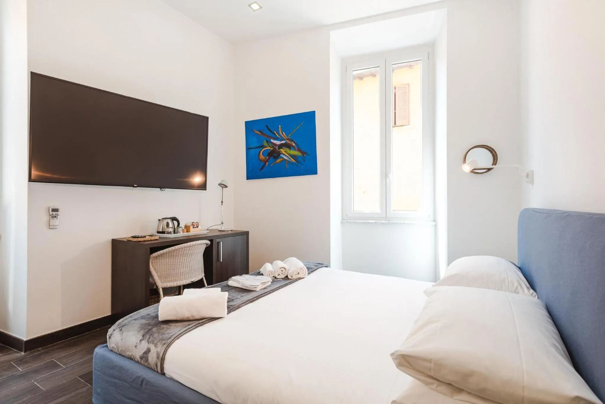 Photo of the whole room, Bed in Nikis Collection Navona