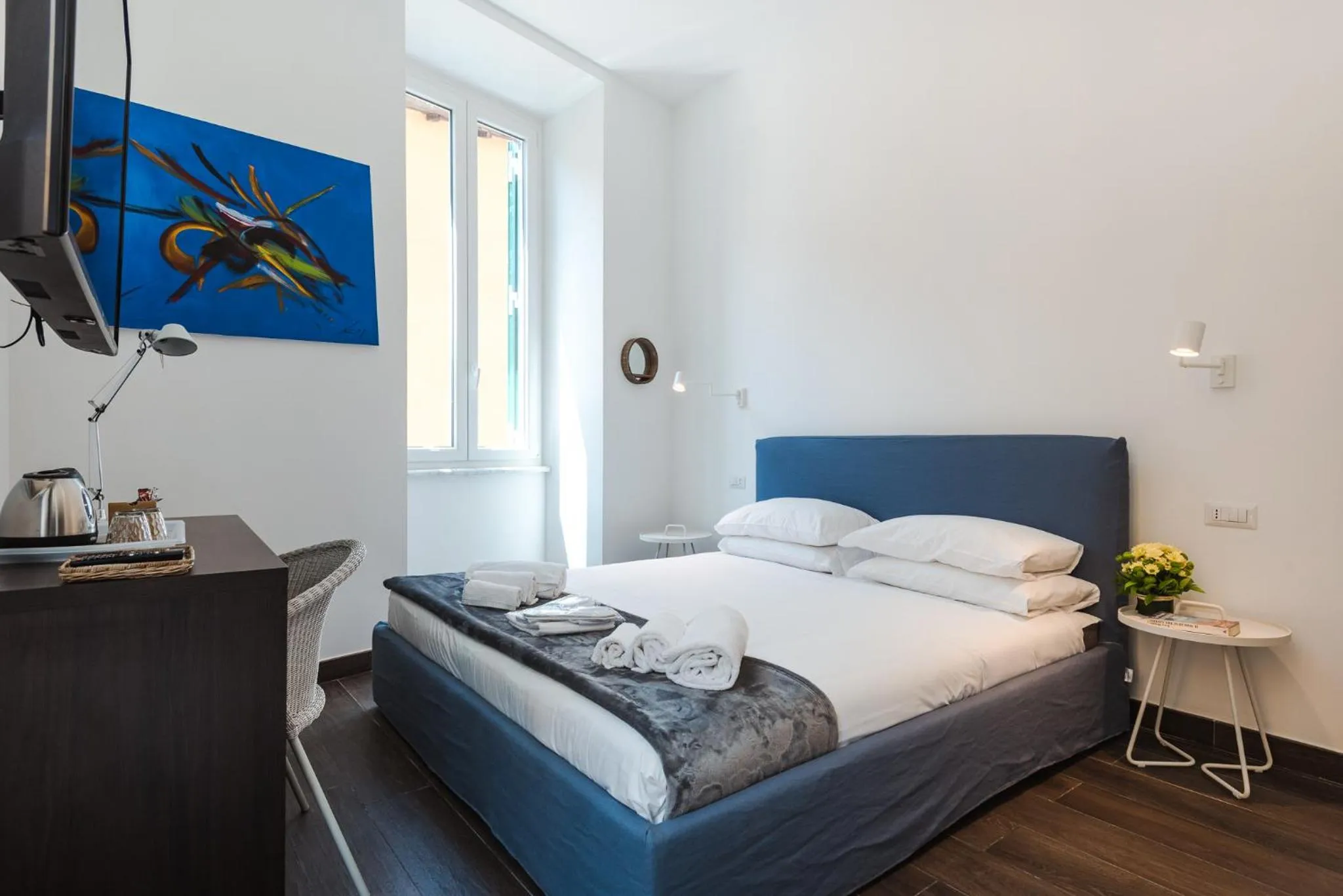 Photo of the whole room, Bed in Nikis Collection Navona