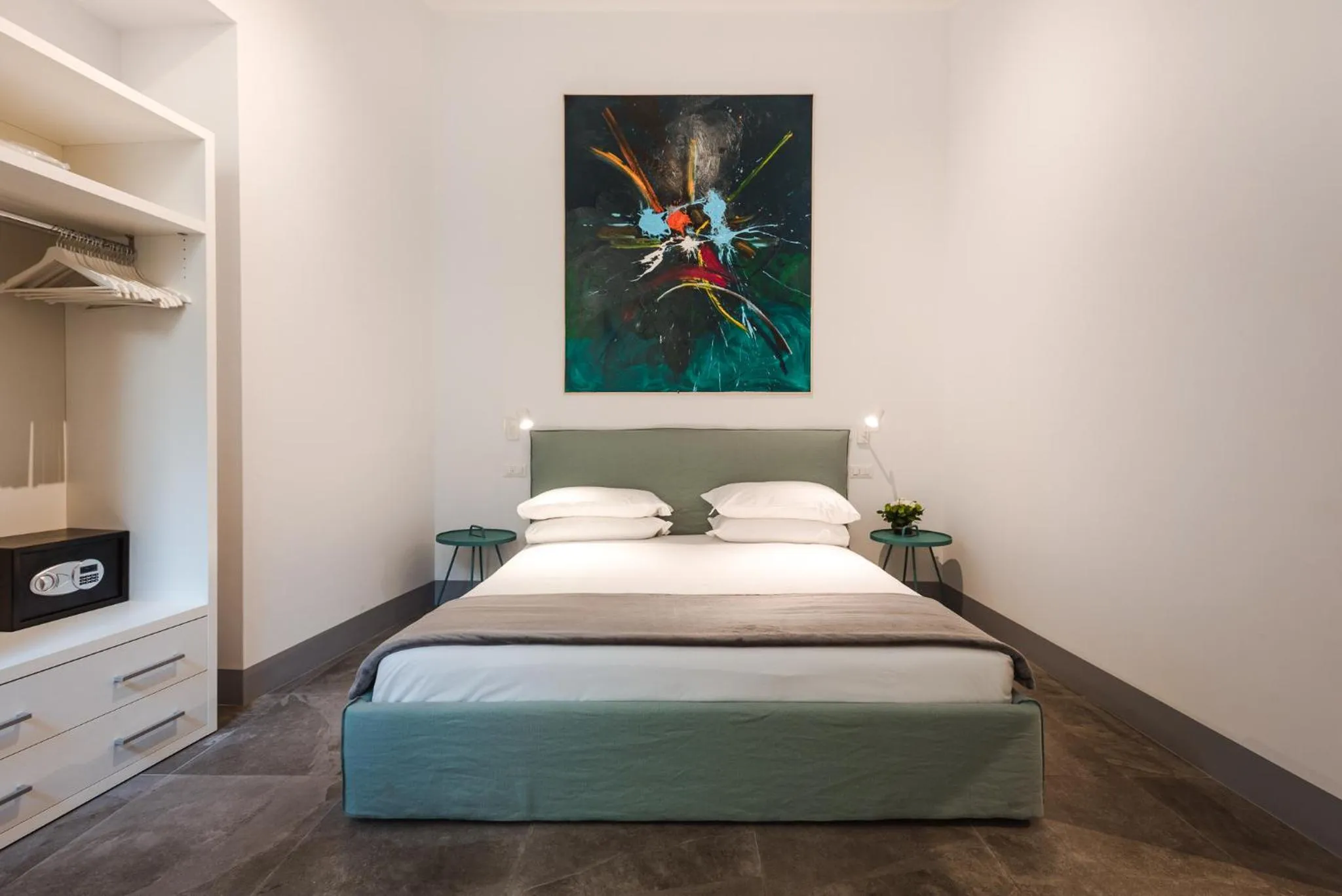 Photo of the whole room, Bed in Nikis Collection Navona