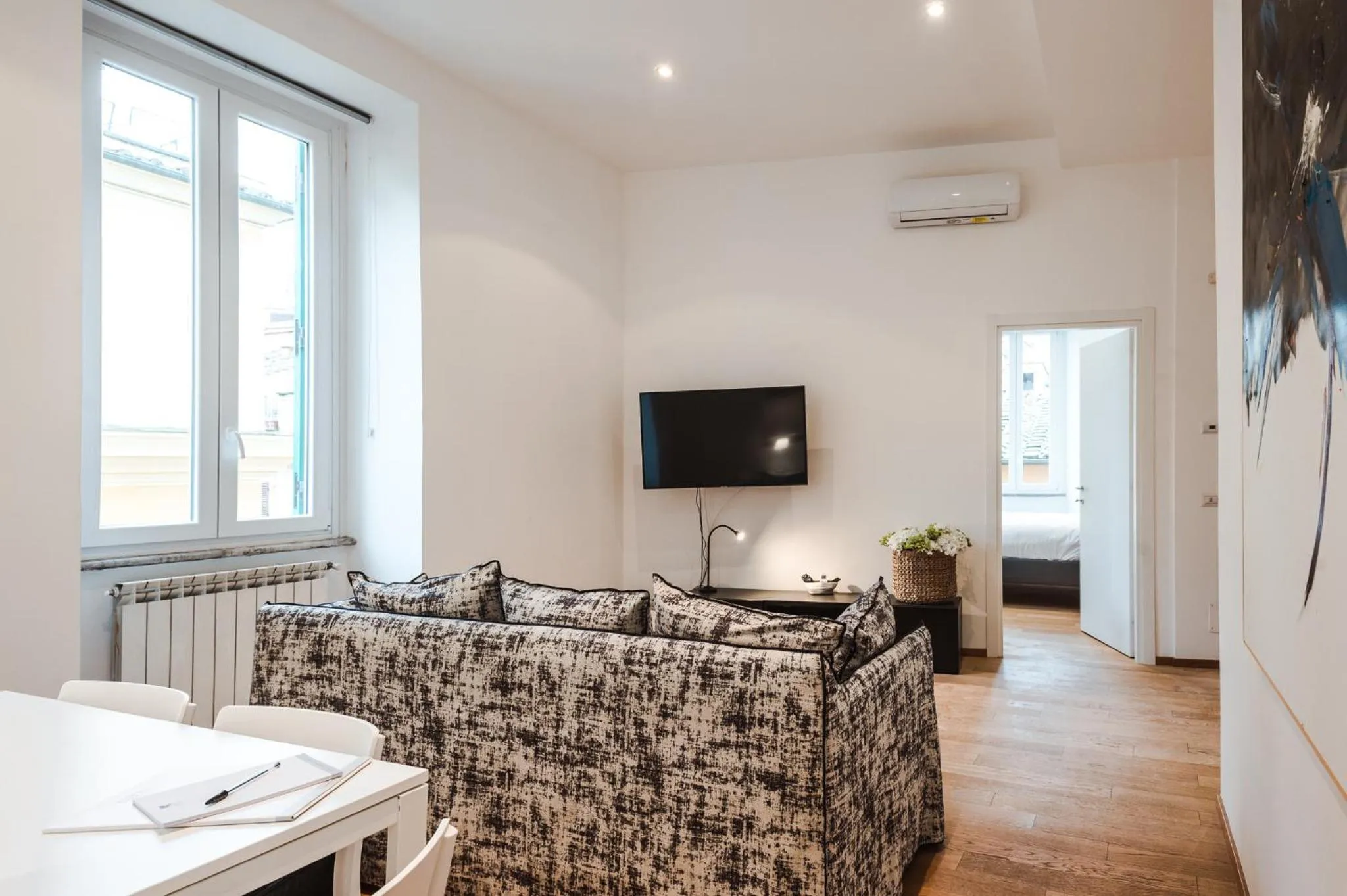 TV and multimedia in Nikis Collection Navona