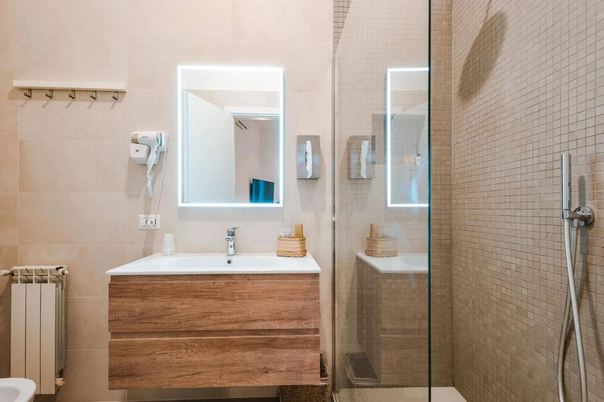 Toilet in Nikis Collection Navona