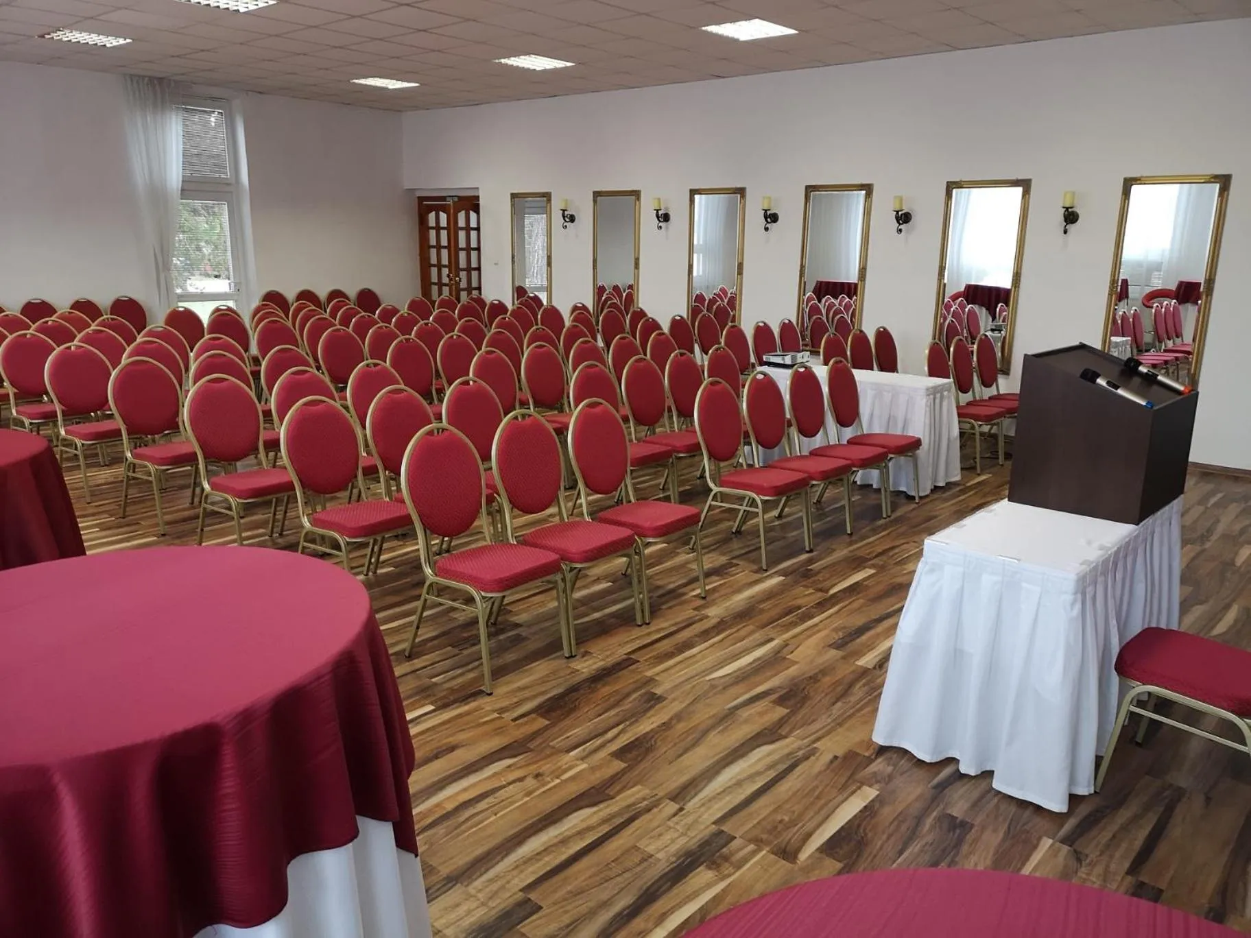 Business facilities in Svatojansky Kastiel