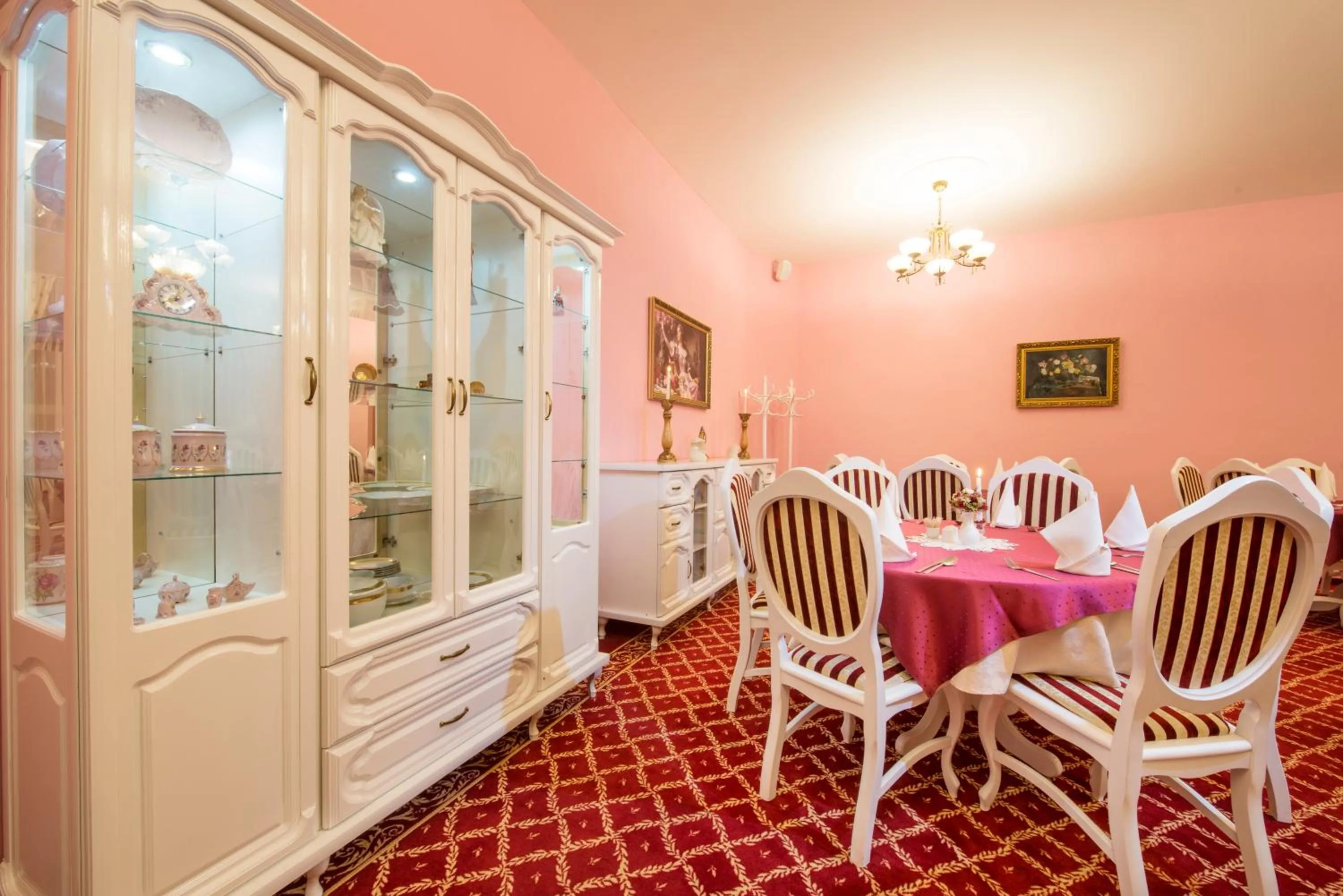 Restaurant/places to eat in Svatojansky Kastiel