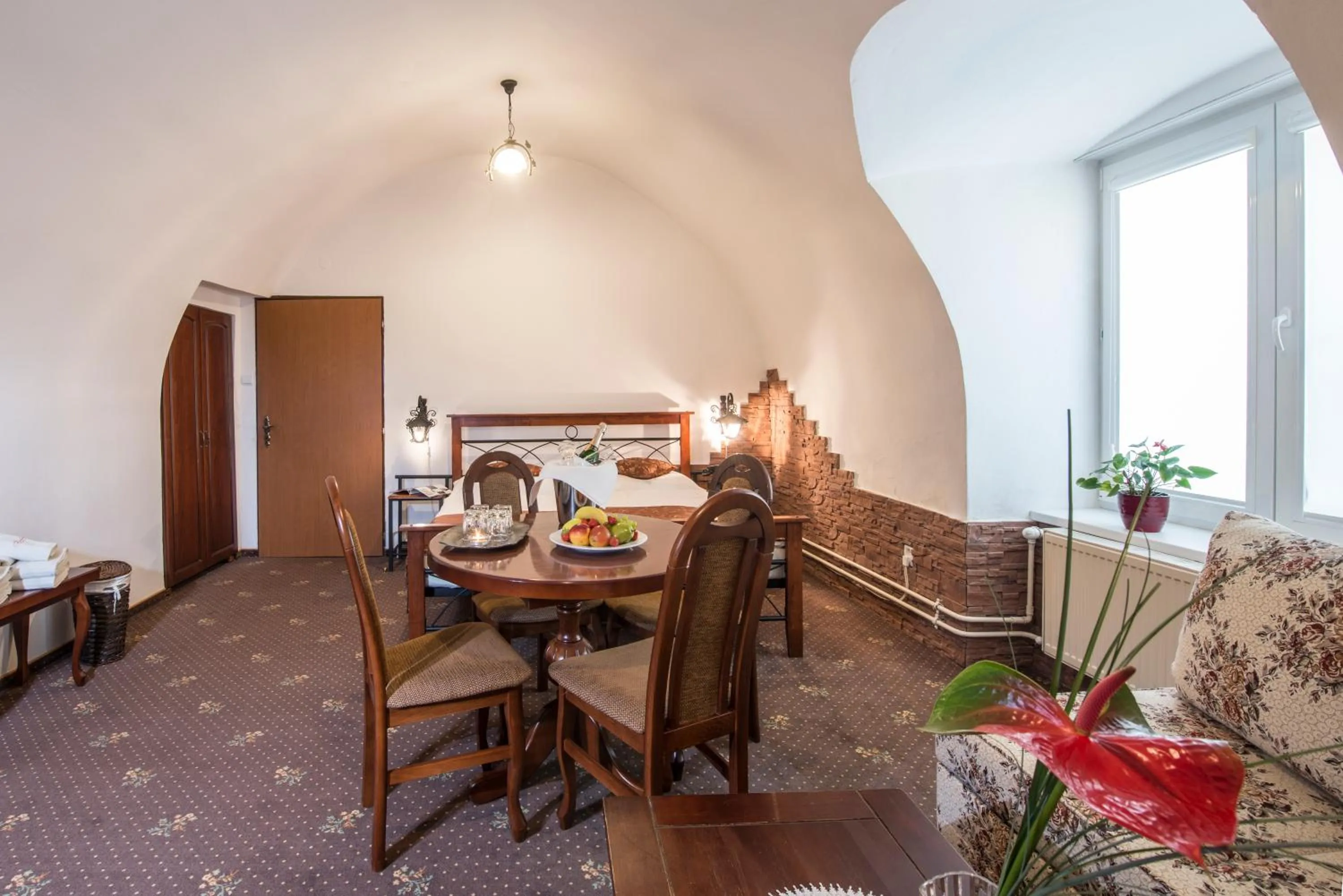 Photo of the whole room in Svatojansky Kastiel