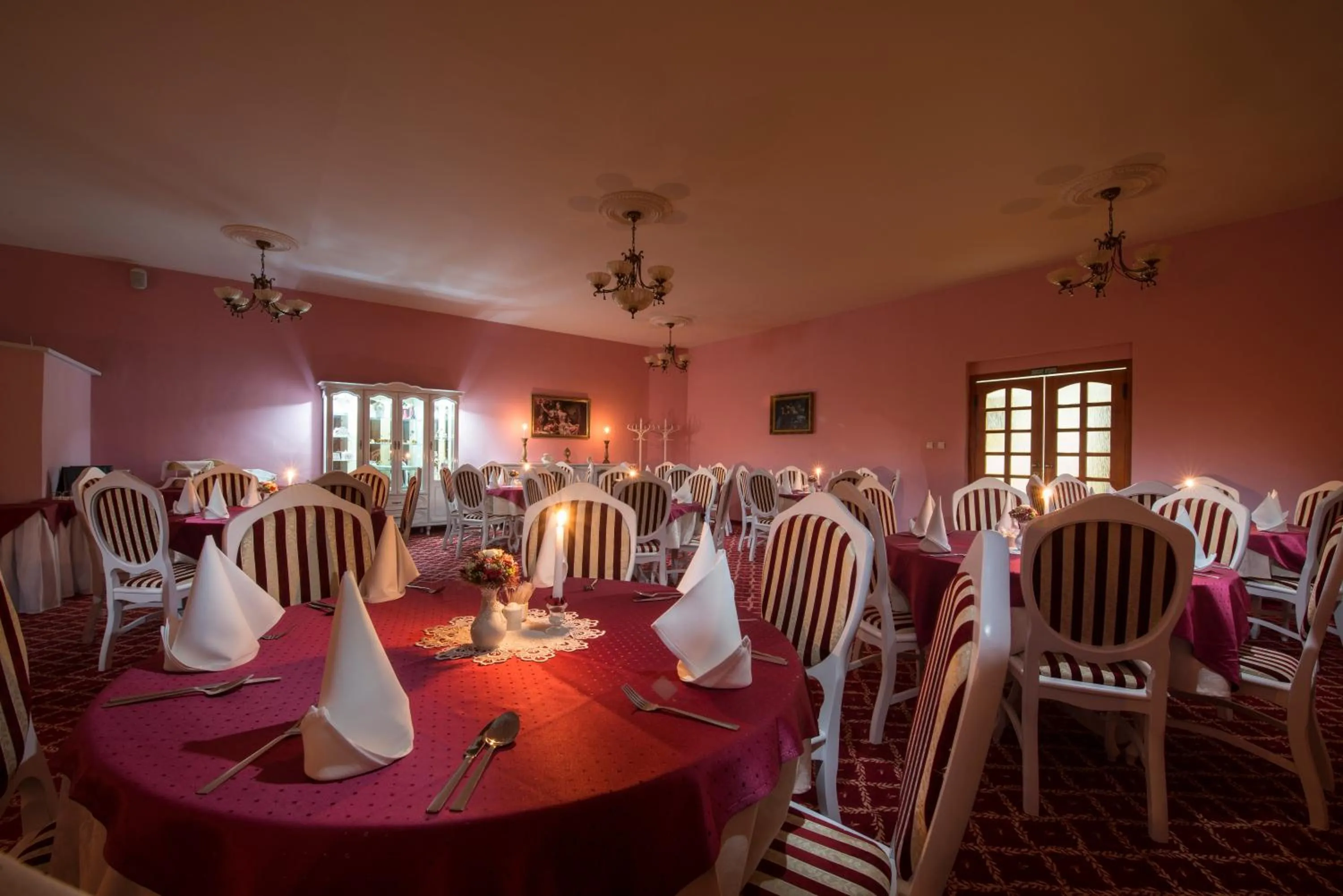 Restaurant/places to eat in Svatojansky Kastiel