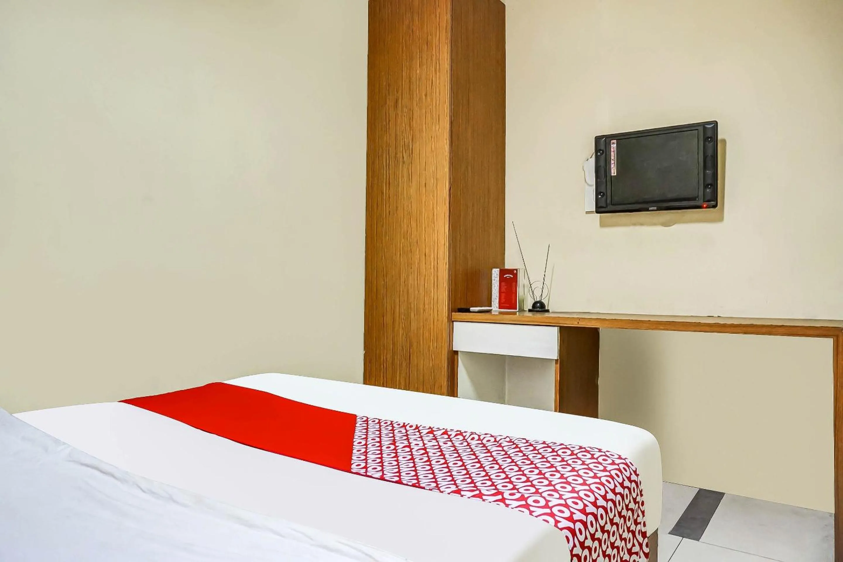 Bedroom in OYO 90872 Coolz Homestay Tebet Near TIS Square Near TIS Square