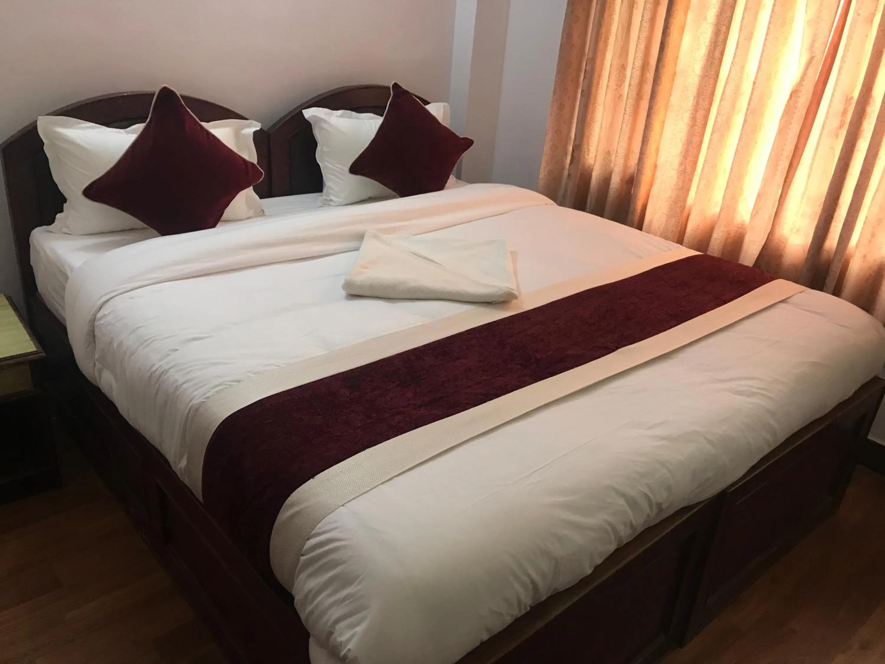 Food close-up, Bed in Hotel Lily