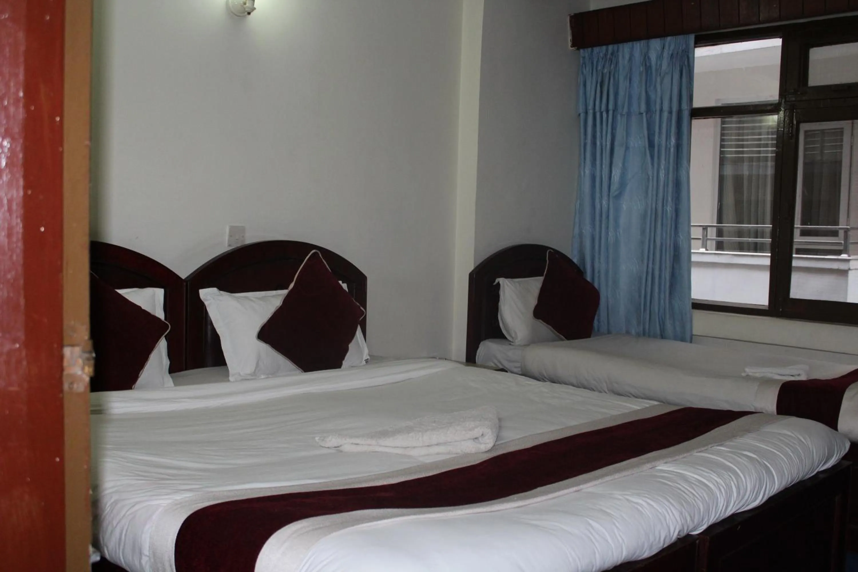 Communal lounge/ TV room, Bed in Hotel Lily