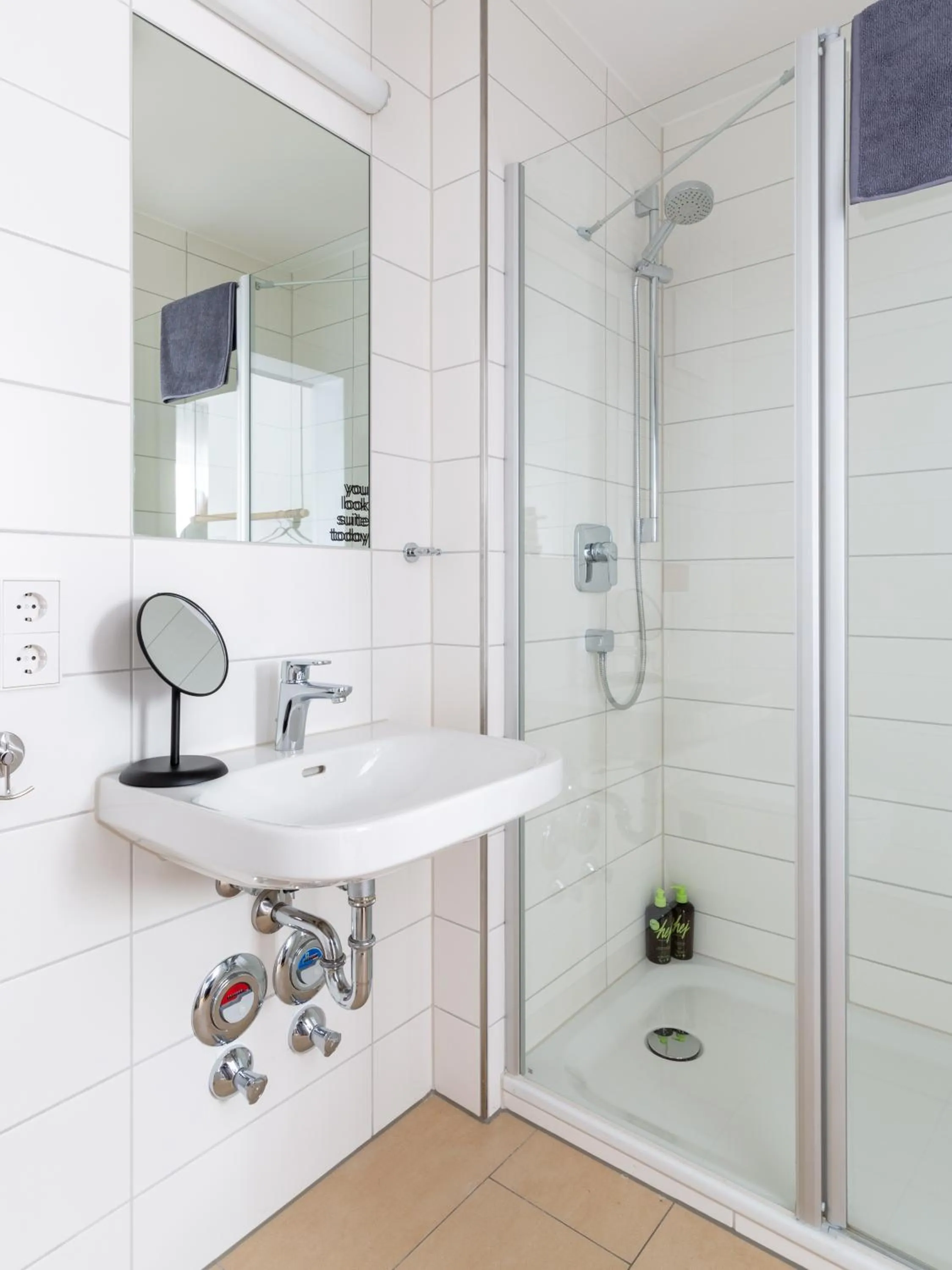 Shower in Limehome Passau Bahnhofstraße