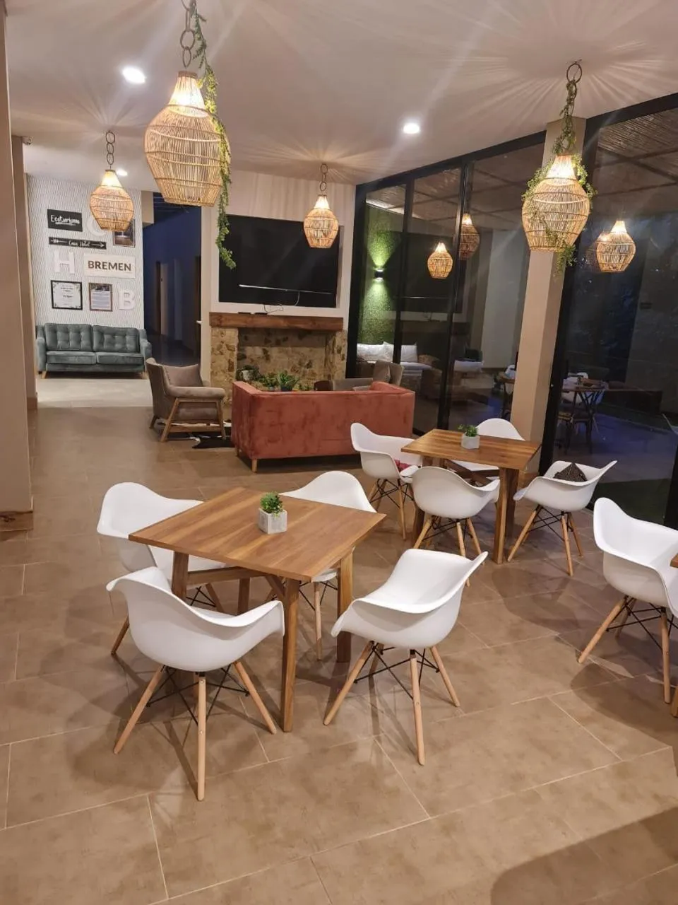 Communal lounge/ TV room in Casa Hotel Bremen