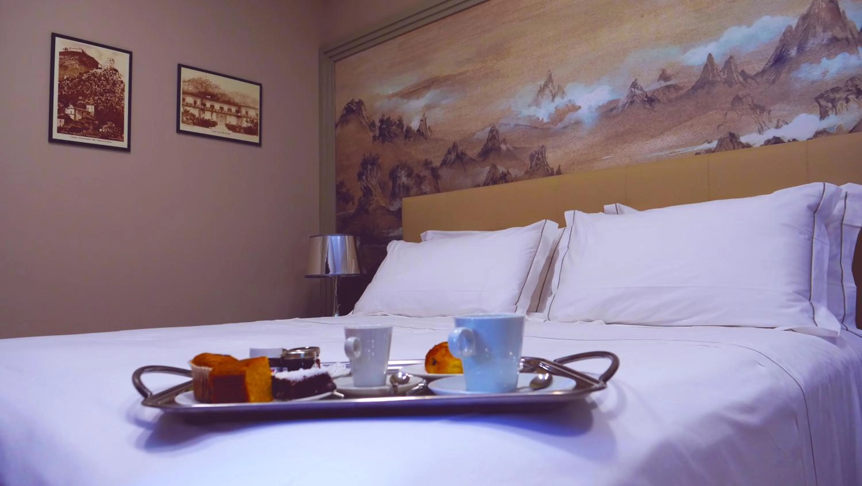 Coffee/tea facilities, Bed in Kairos Resort & SPA