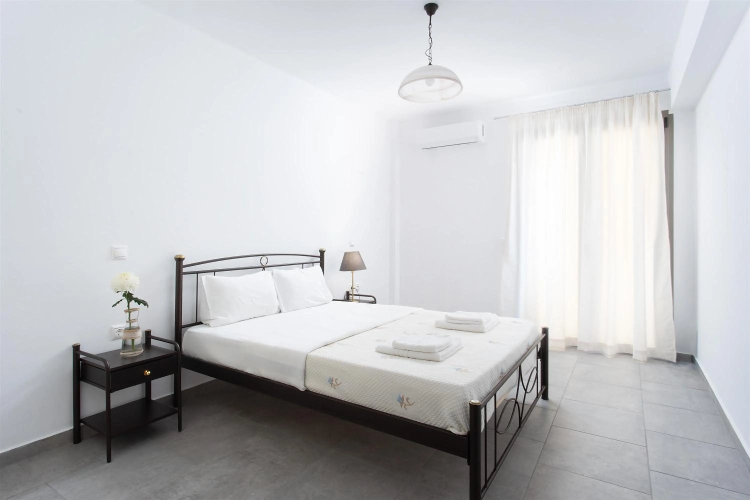 Bedroom, Bed in Tulipa Suites