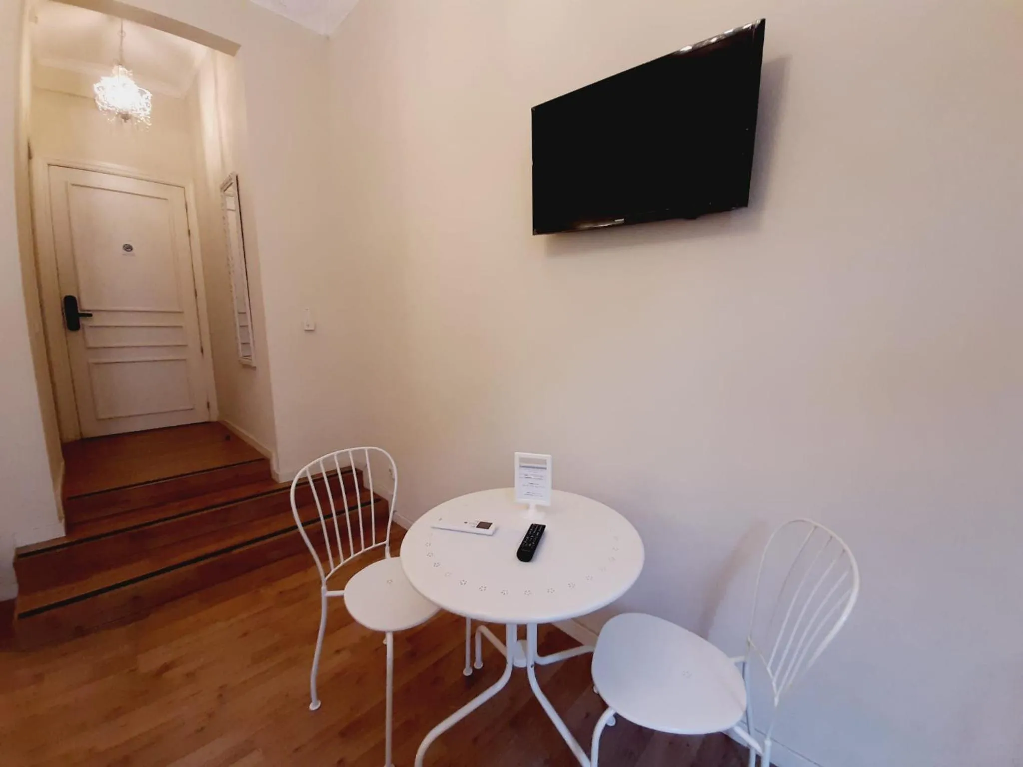 TV and multimedia in Lumine Luxury Suites by gaiarooms