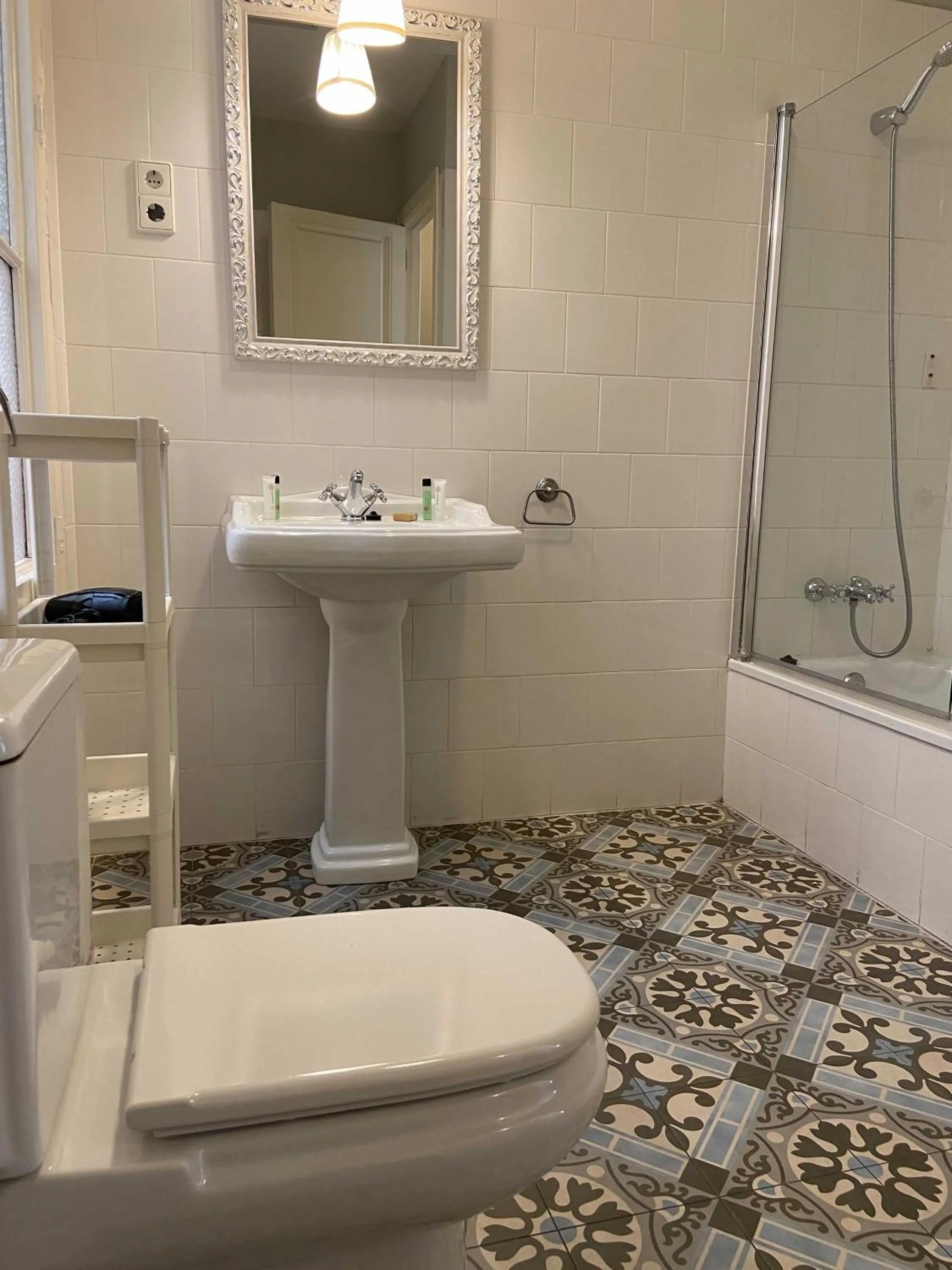 Toilet in Lumine Luxury Suites by gaiarooms