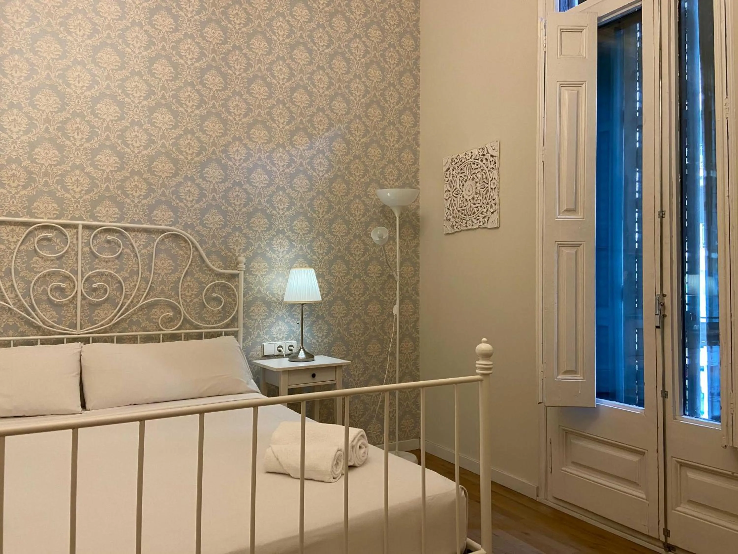 Bed in Lumine Luxury Suites by gaiarooms