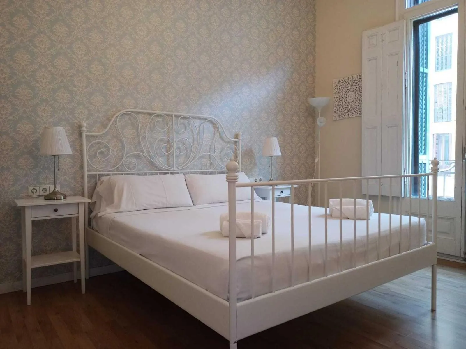 Photo of the whole room, Bed in Lumine Luxury Suites by gaiarooms