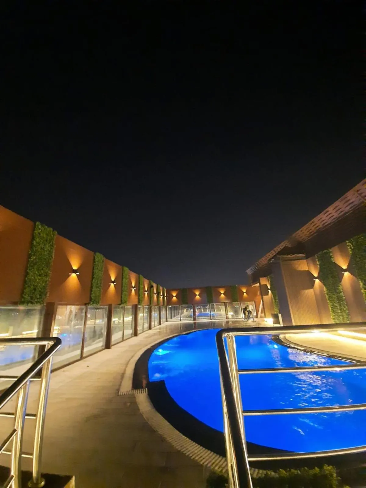 Communal lounge/ TV room in Signature Guest Hotel فندق إمضاء النزيل الفندقية