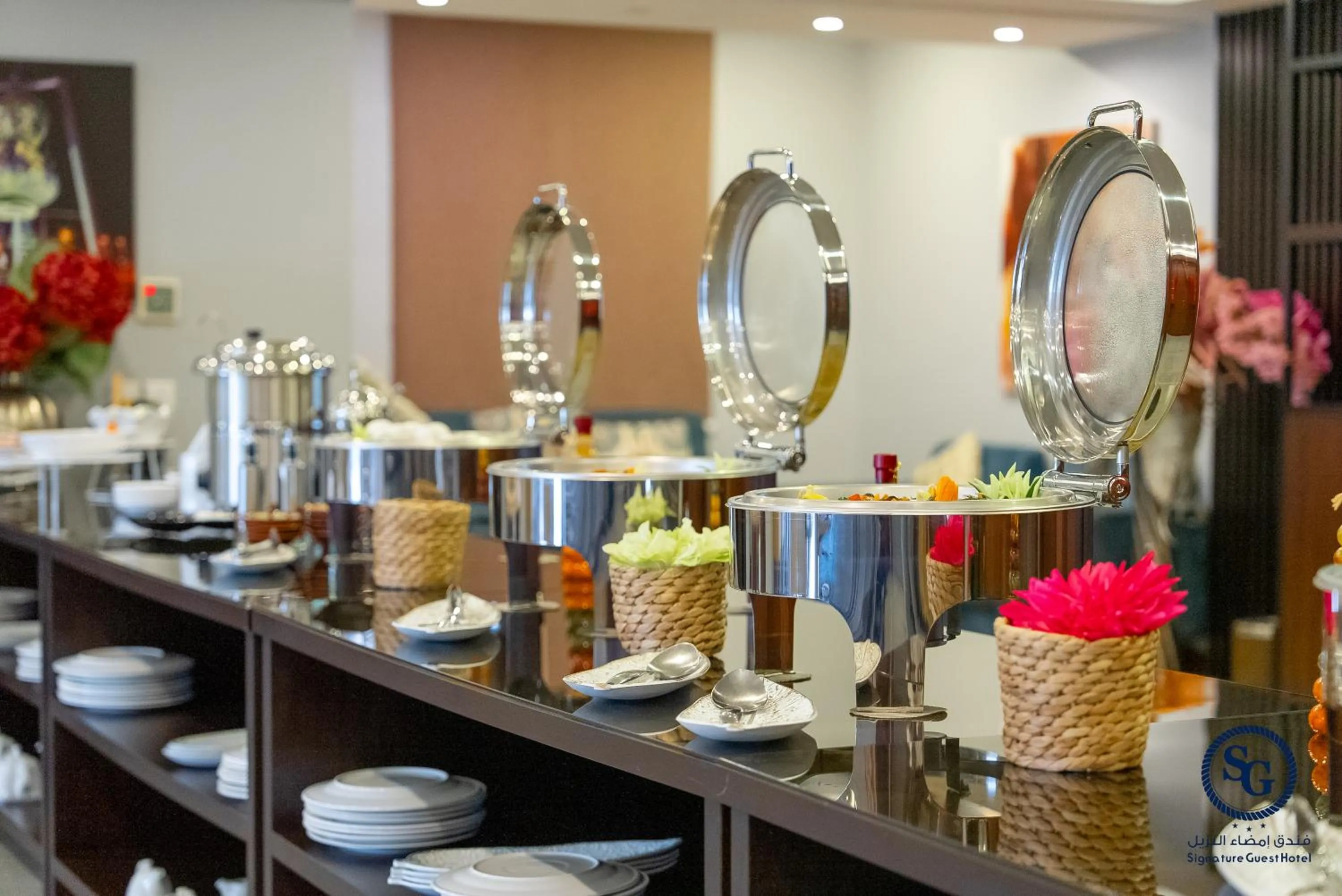 Food and drinks in Signature Guest Hotel فندق إمضاء النزيل الفندقية