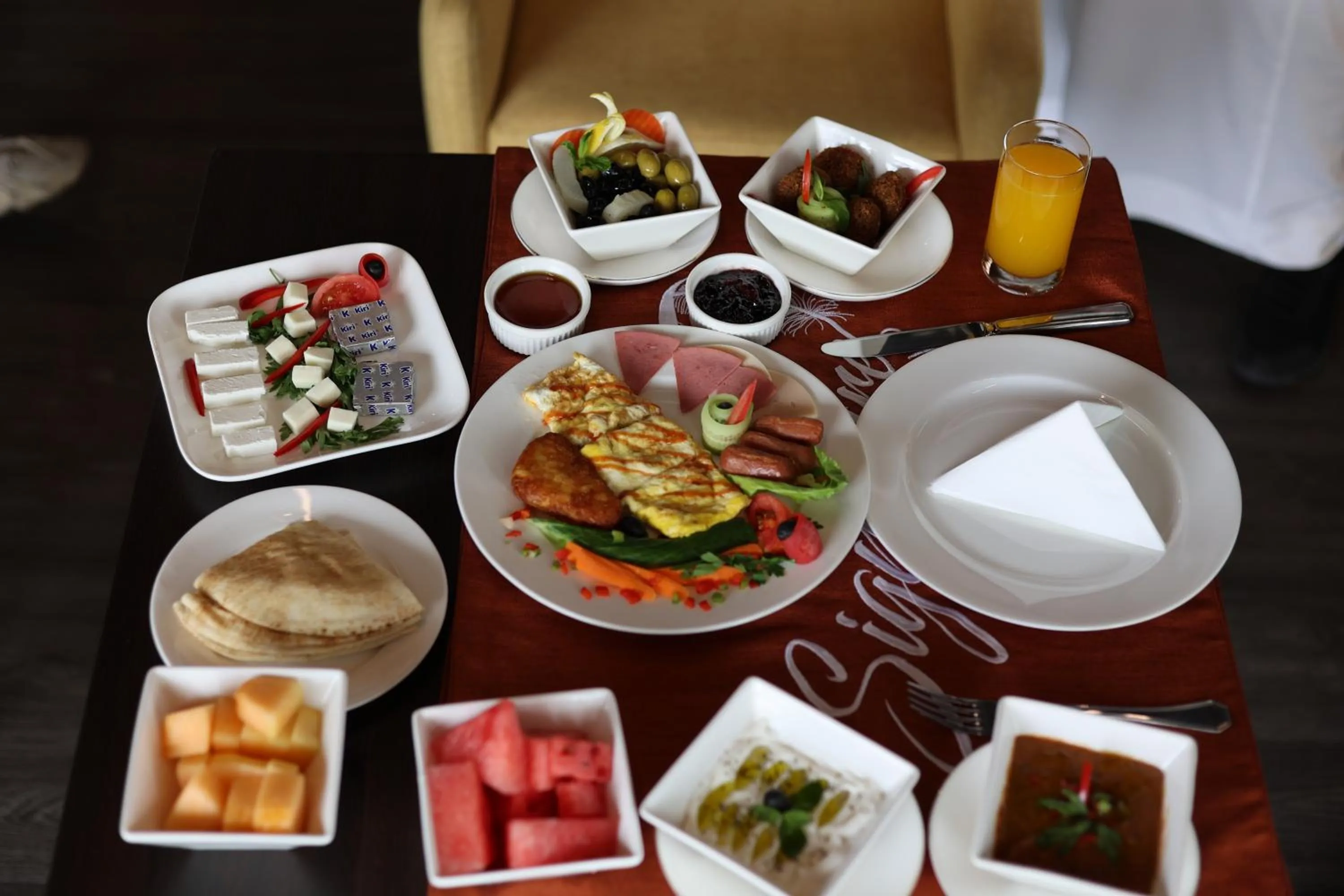Food and drinks in Signature Guest Hotel فندق إمضاء النزيل الفندقية