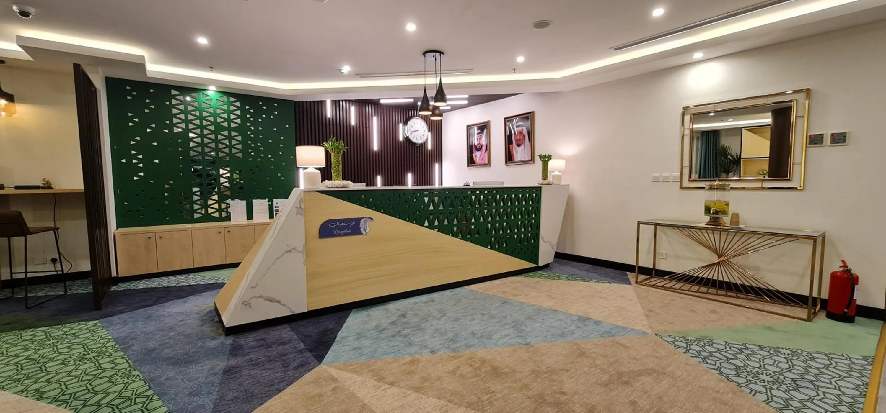 Lobby or reception, Bed in Signature Guest Hotel فندق إمضاء النزيل الفندقية