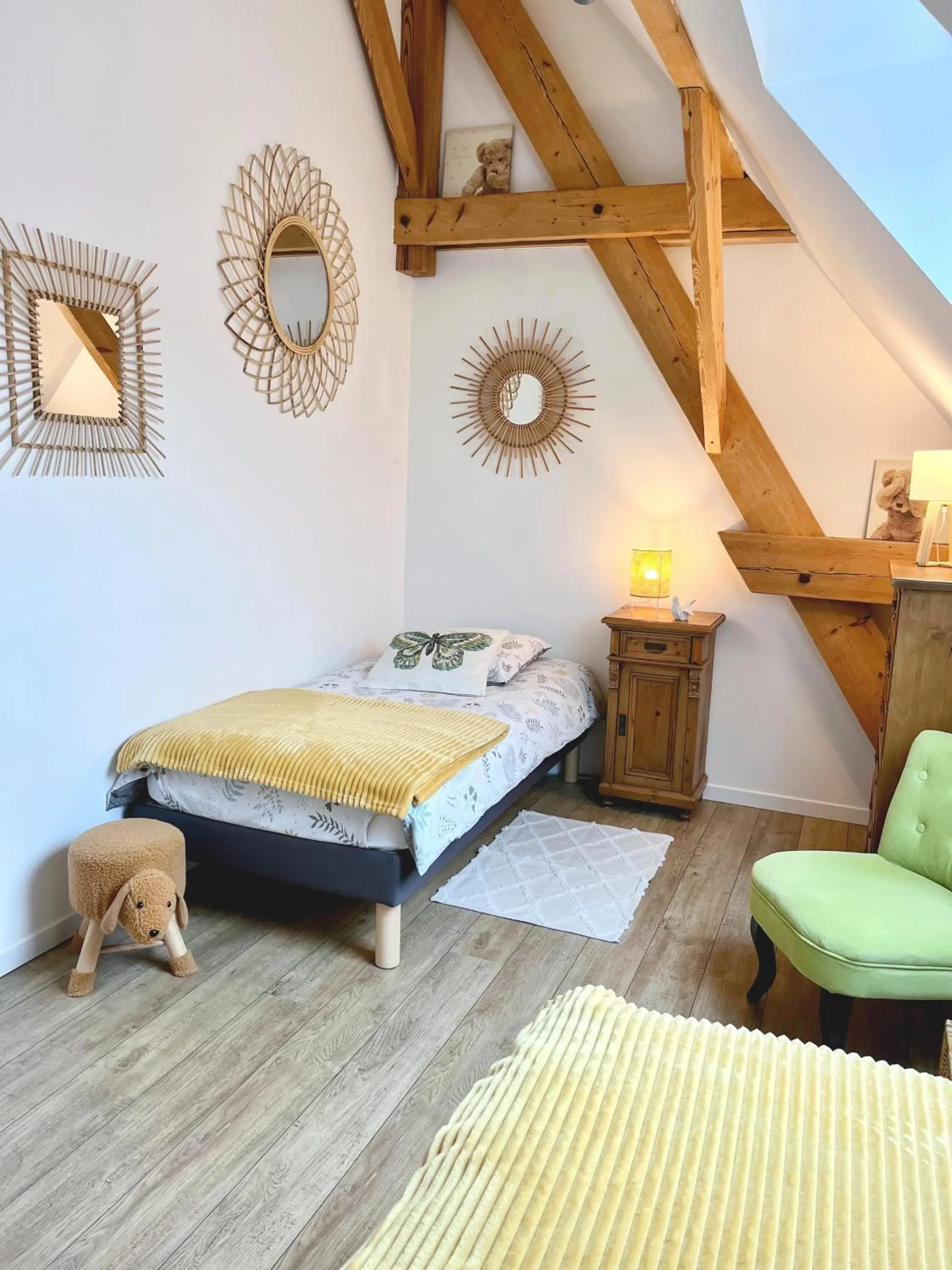 Bedroom, Bed in Aux 2 girouettes