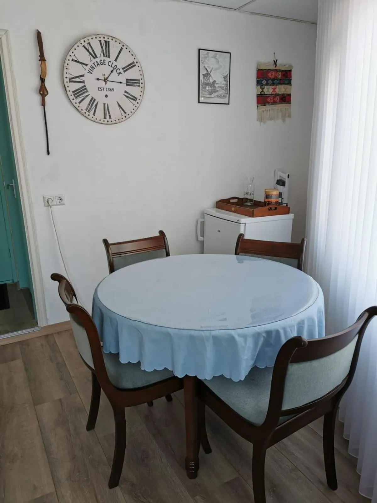 Seating area in Studio Huzur