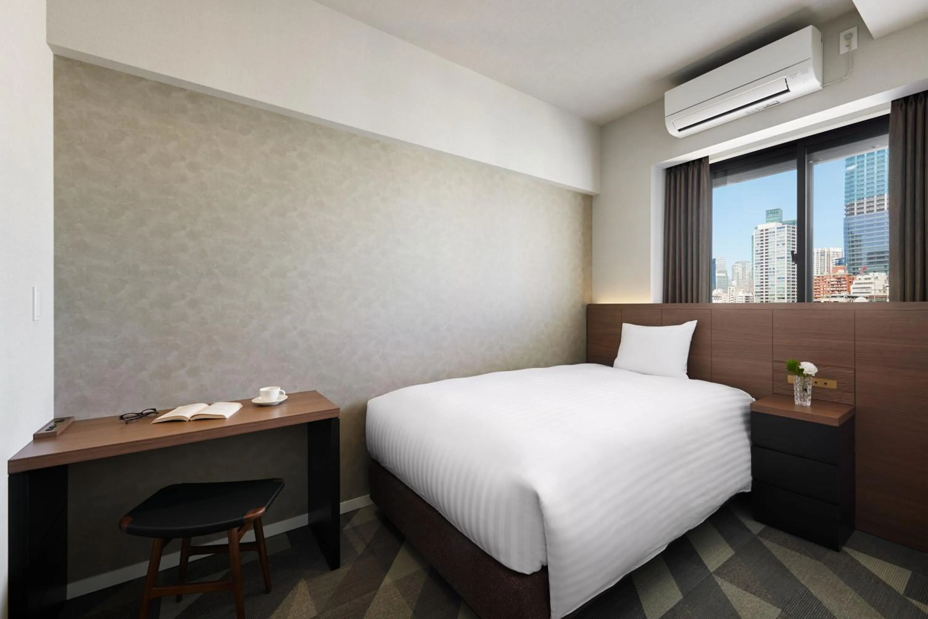 Guests, Bed in Oakwood Hotel & Apartments Azabu Tokyo