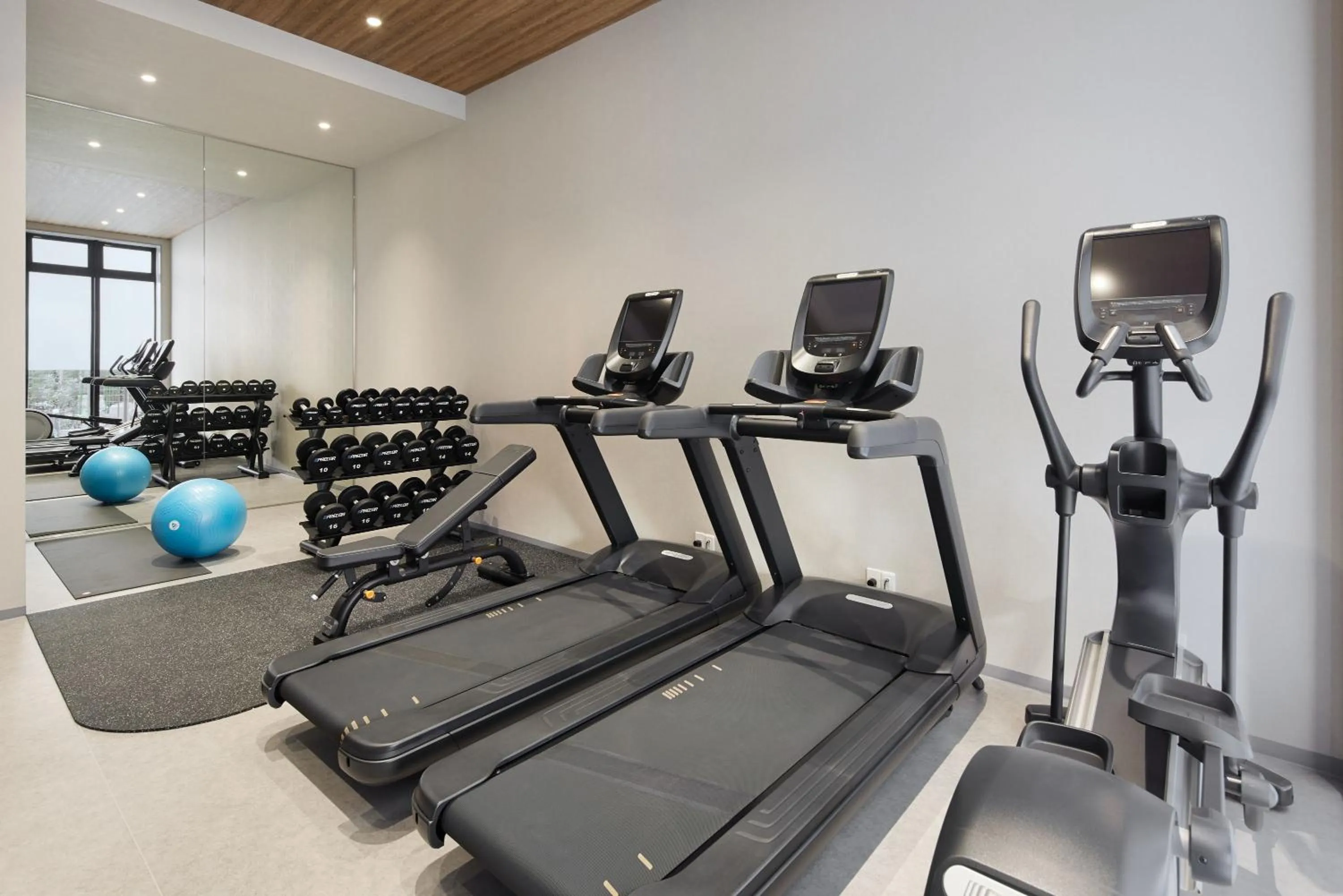 Fitness centre/facilities in Oakwood Hotel & Apartments Azabu Tokyo