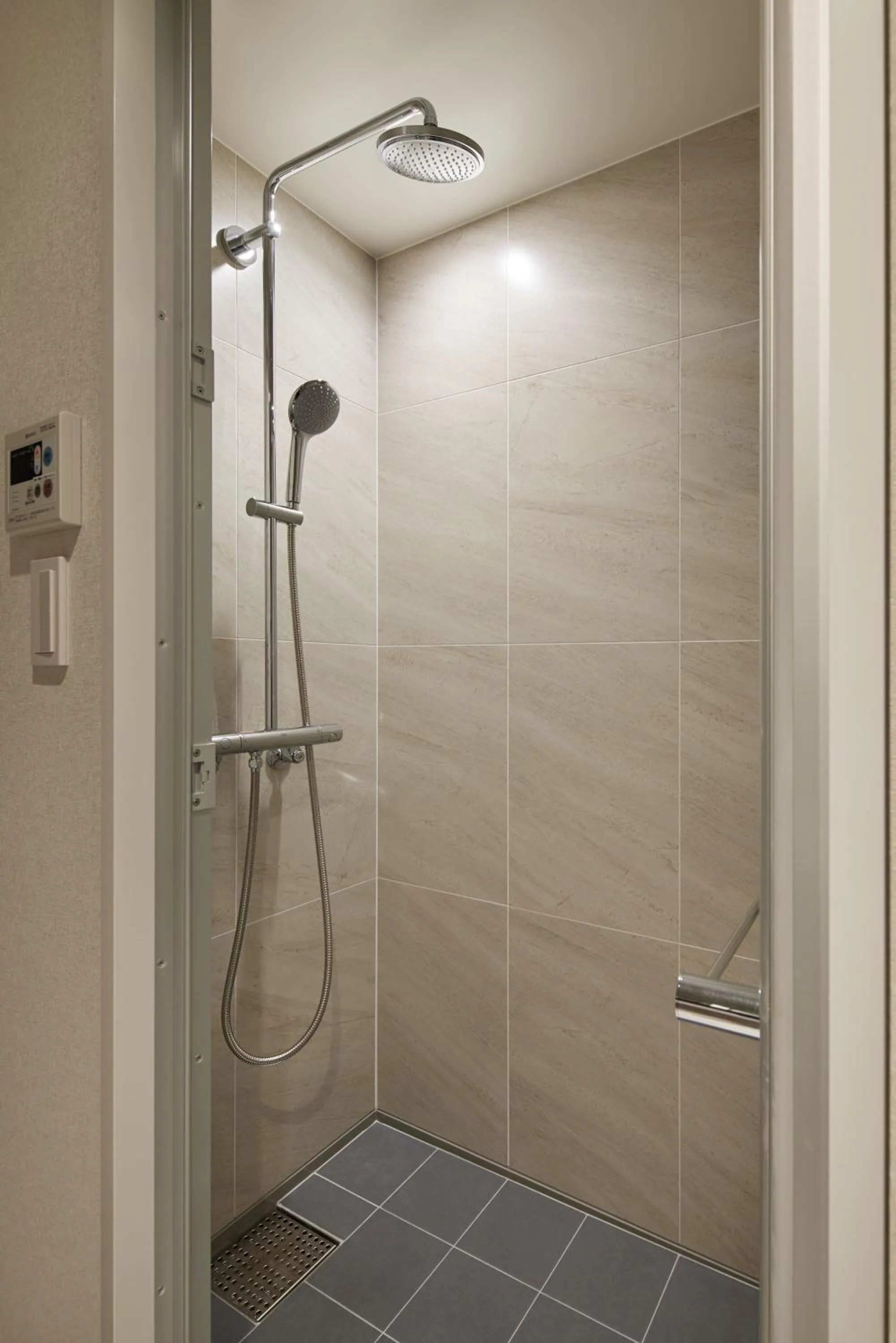 Shower in Oakwood Hotel & Apartments Azabu Tokyo