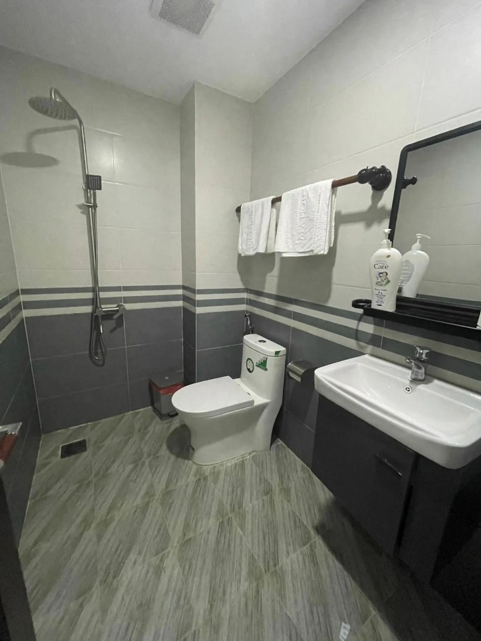 Shower in Senho Hotel