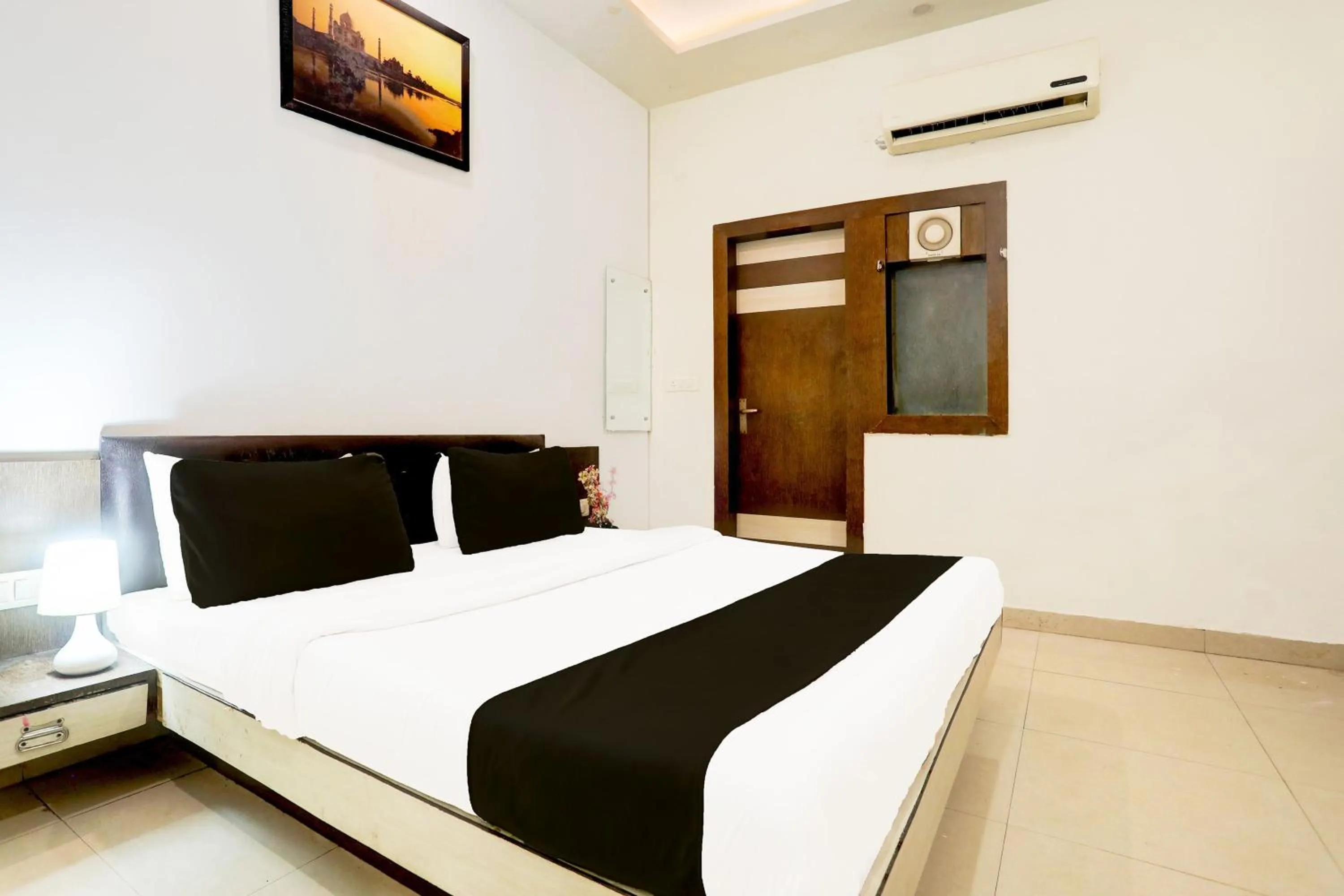 Bedroom, Bed in Hotel O Taj Nagri Near Taj Mahal East Gate Formerly Riviera