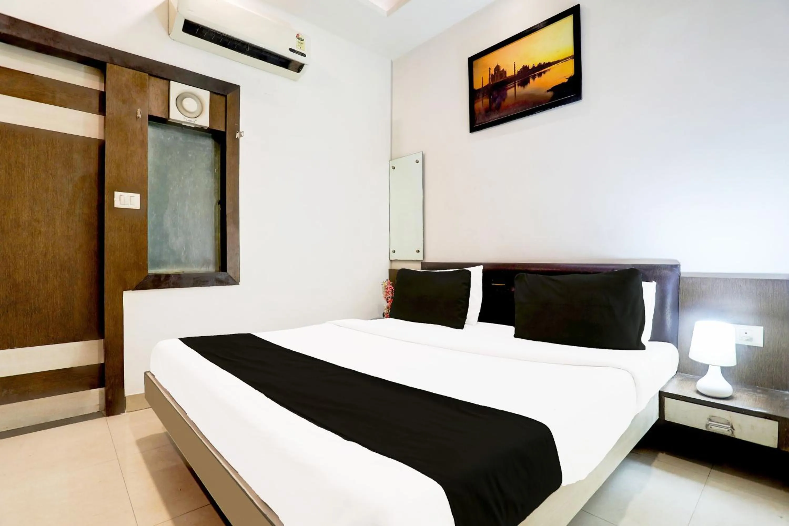 Bedroom, Bed in Hotel O Taj Nagri Near Taj Mahal East Gate Formerly Riviera