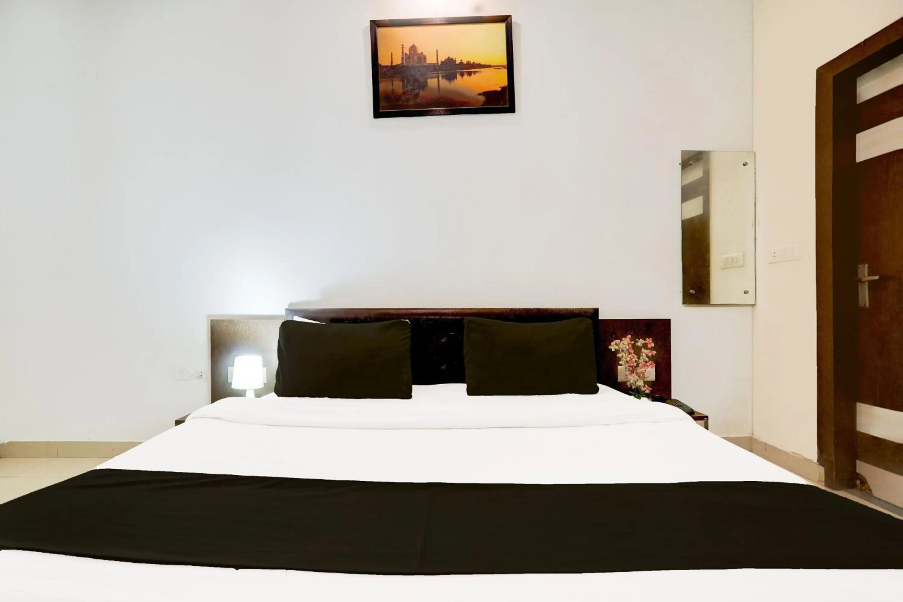 Bedroom, Bed in Hotel O Taj Nagri Near Taj Mahal East Gate Formerly Riviera