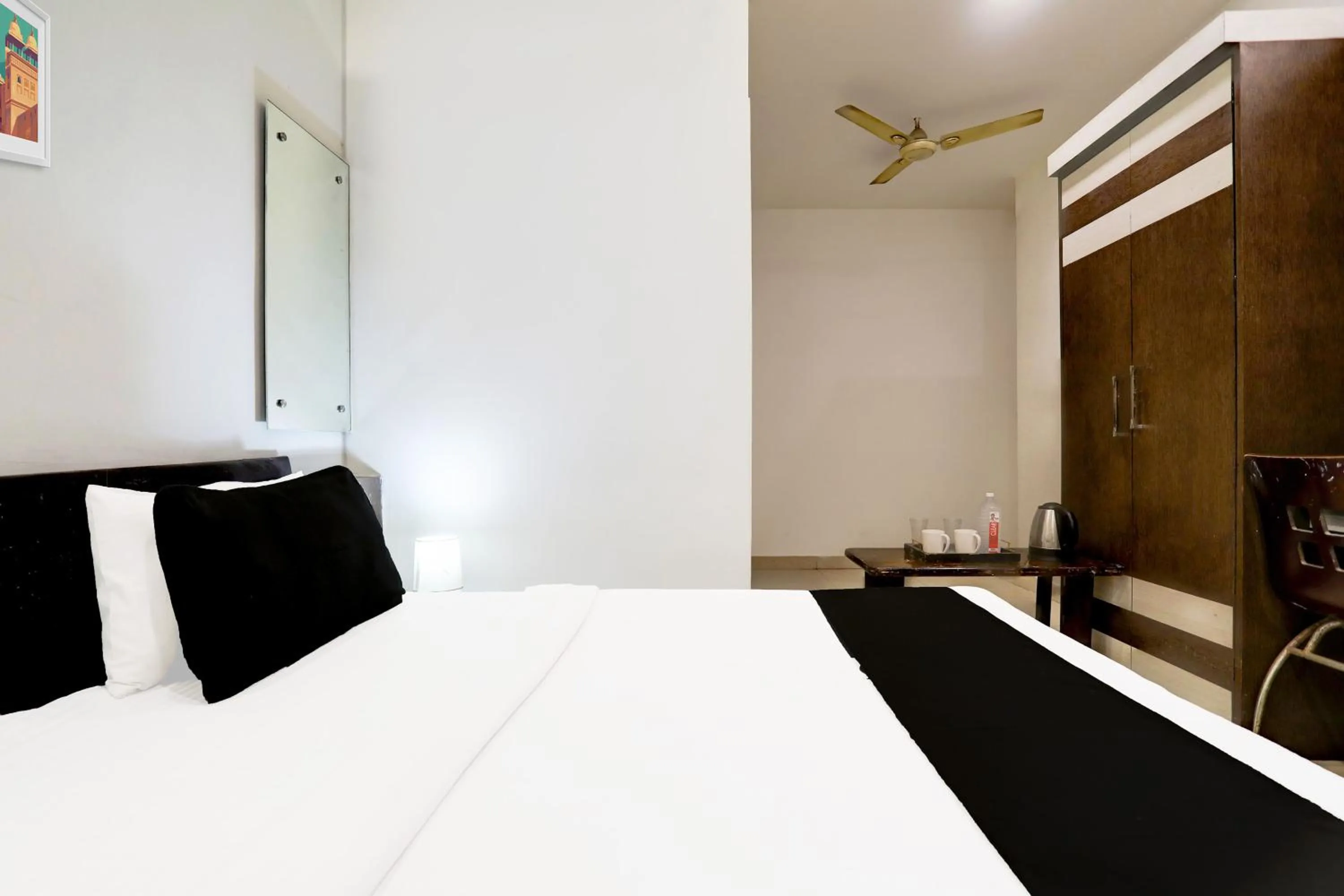 Bedroom, Bed in Hotel O Taj Nagri Near Taj Mahal East Gate Formerly Riviera