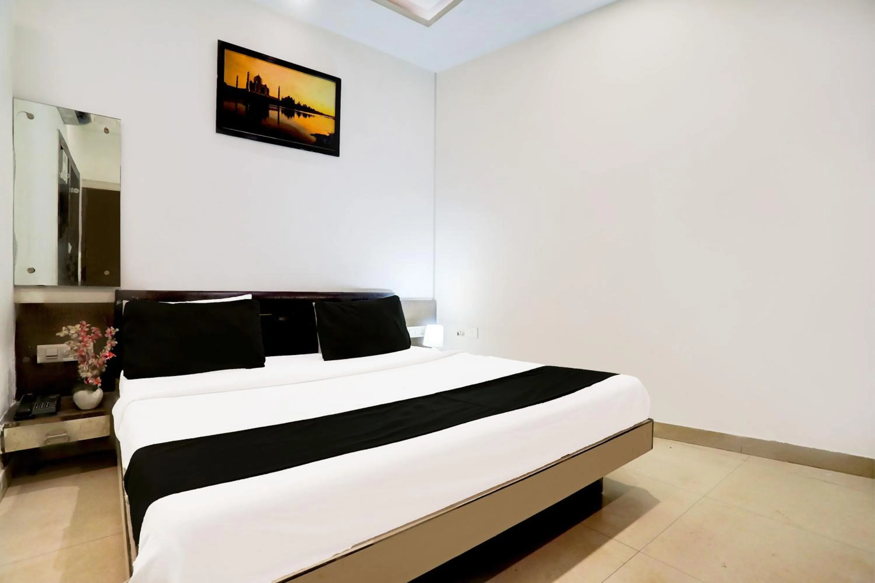 Bedroom, Bed in Hotel O Taj Nagri Near Taj Mahal East Gate Formerly Riviera