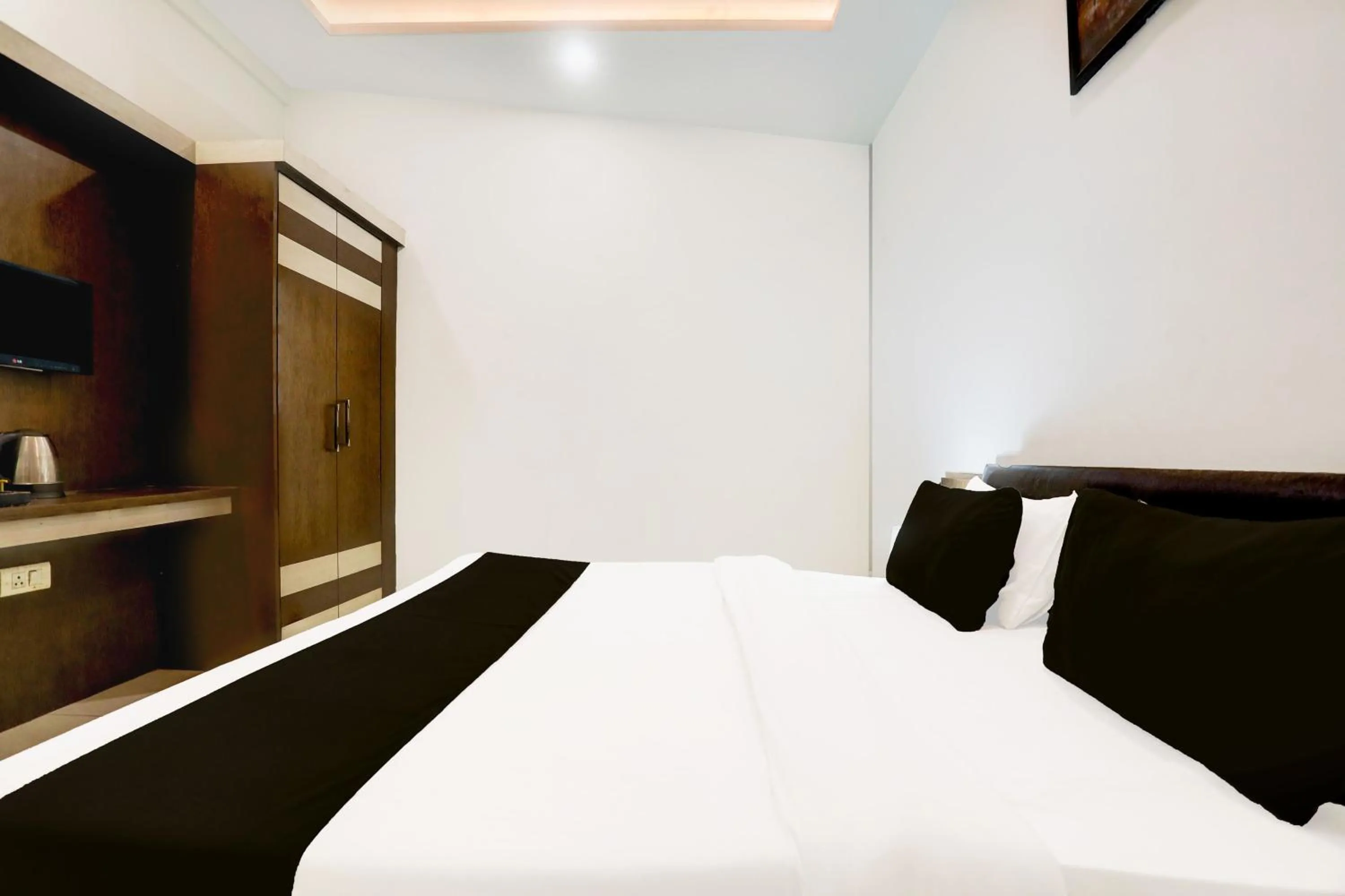 Bedroom, Bed in Hotel O Taj Nagri Near Taj Mahal East Gate Formerly Riviera