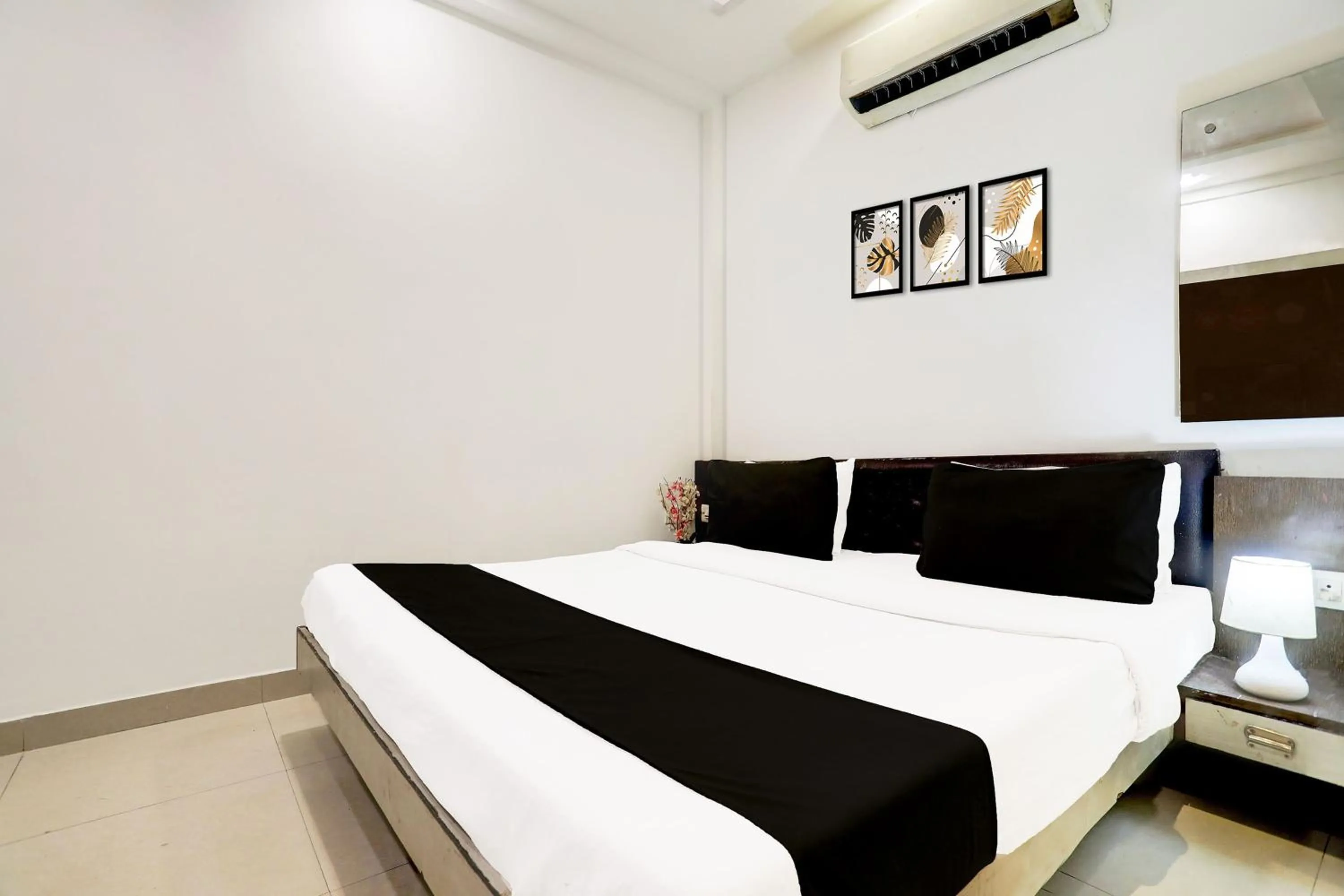 Bedroom, Bed in Hotel O Taj Nagri Near Taj Mahal East Gate Formerly Riviera