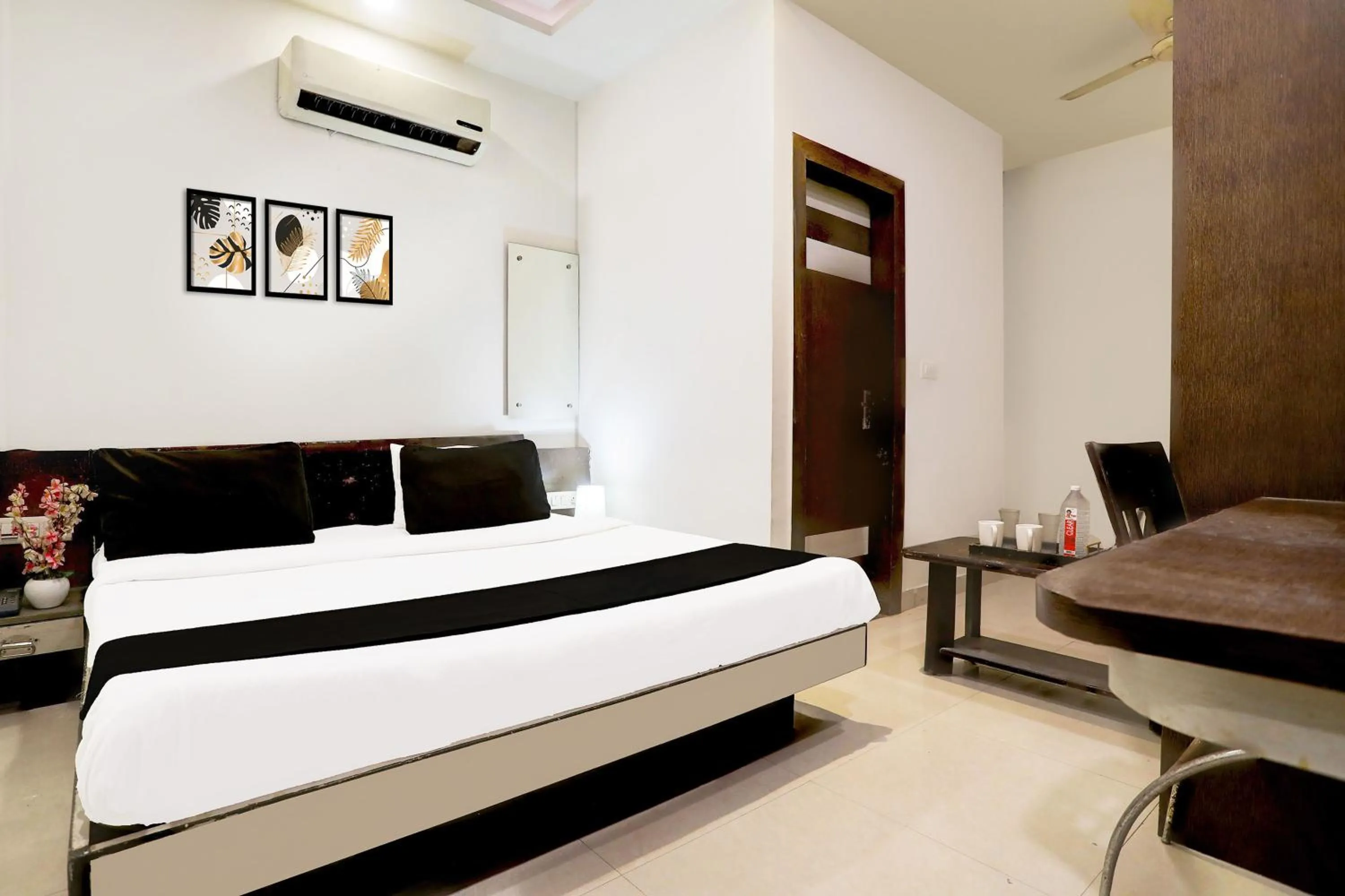 Bedroom, Bed in Hotel O Taj Nagri Near Taj Mahal East Gate Formerly Riviera