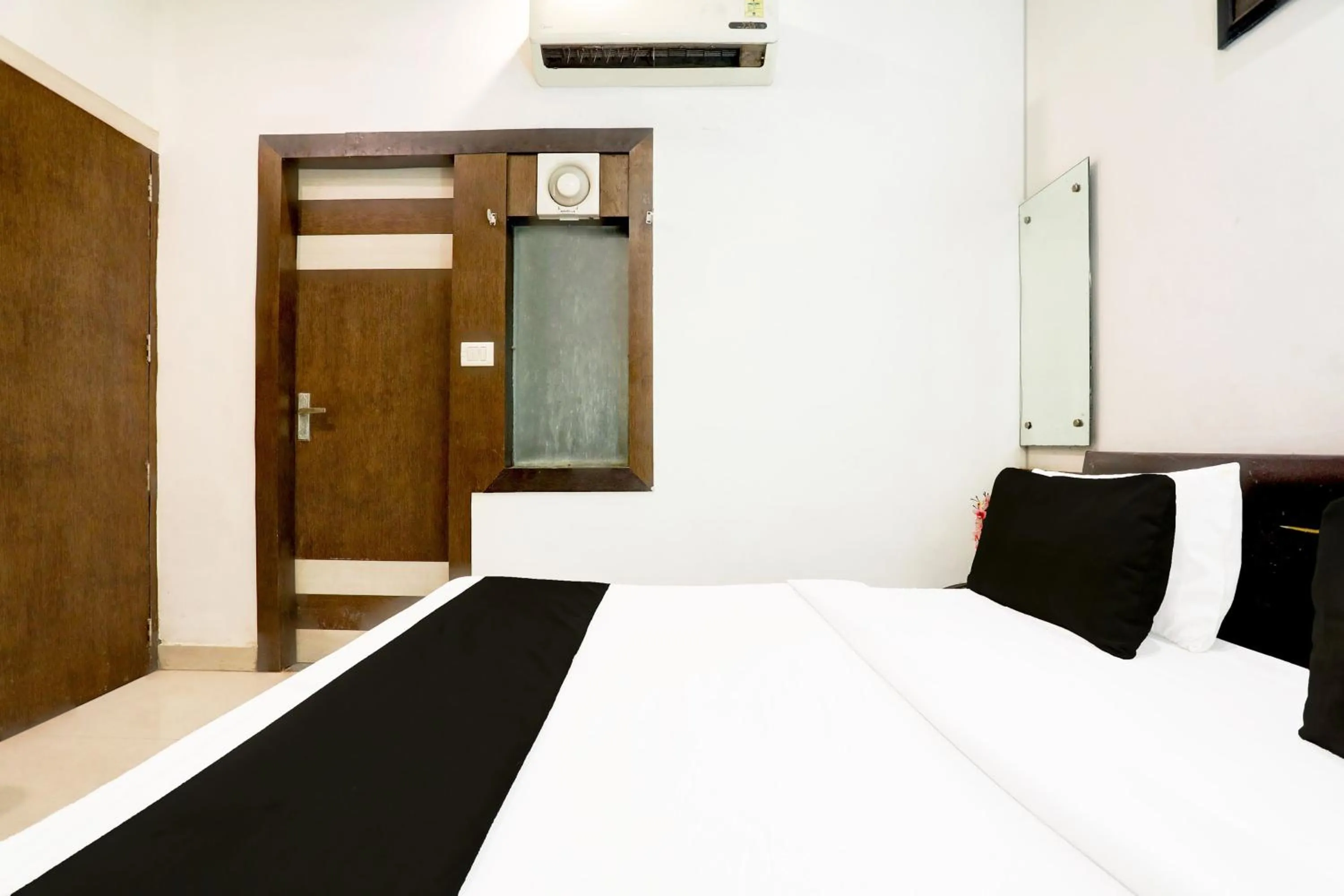 Bedroom, Bed in Hotel O Taj Nagri Near Taj Mahal East Gate Formerly Riviera