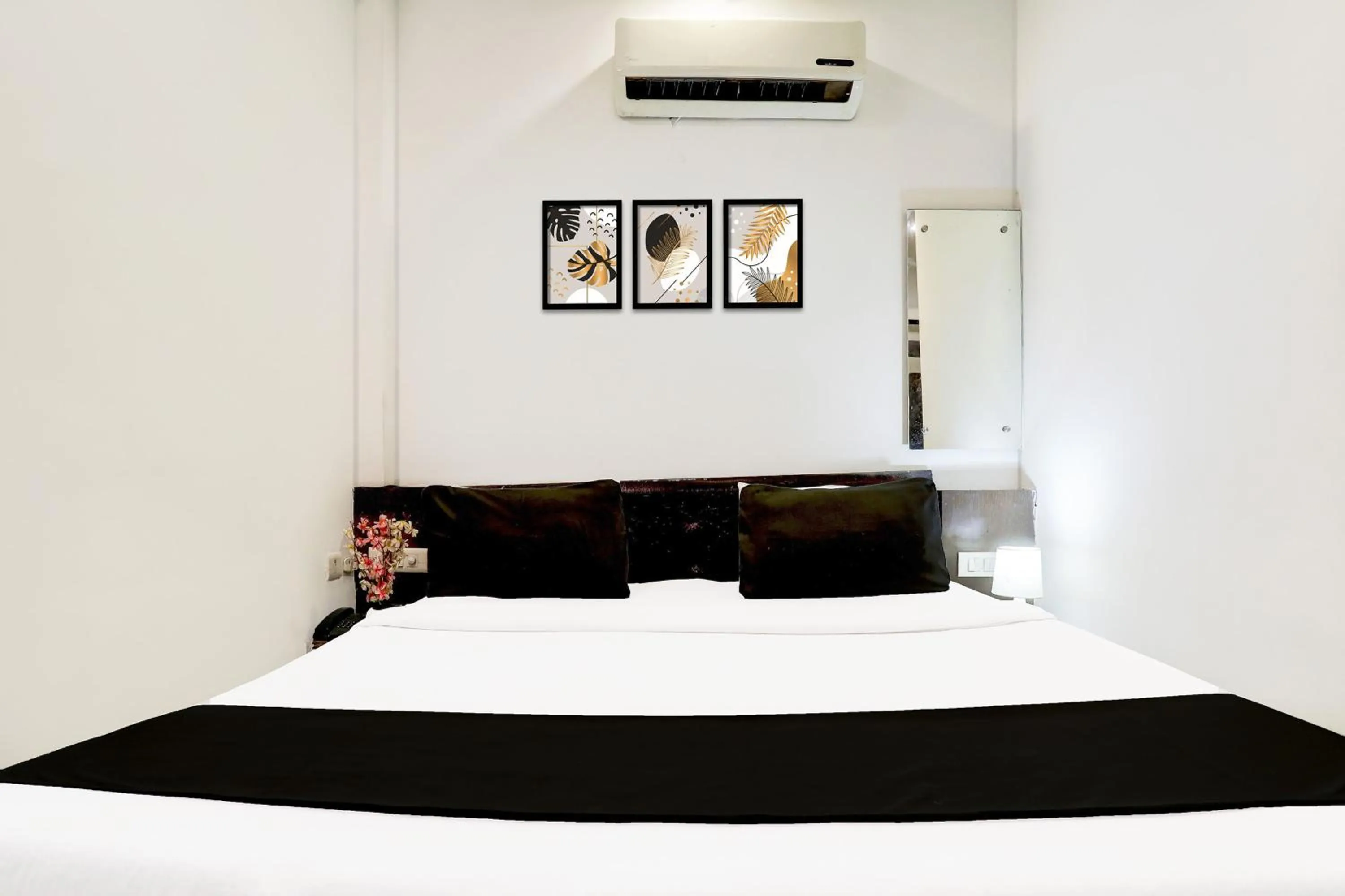 Bedroom, Bed in Hotel O Taj Nagri Near Taj Mahal East Gate Formerly Riviera