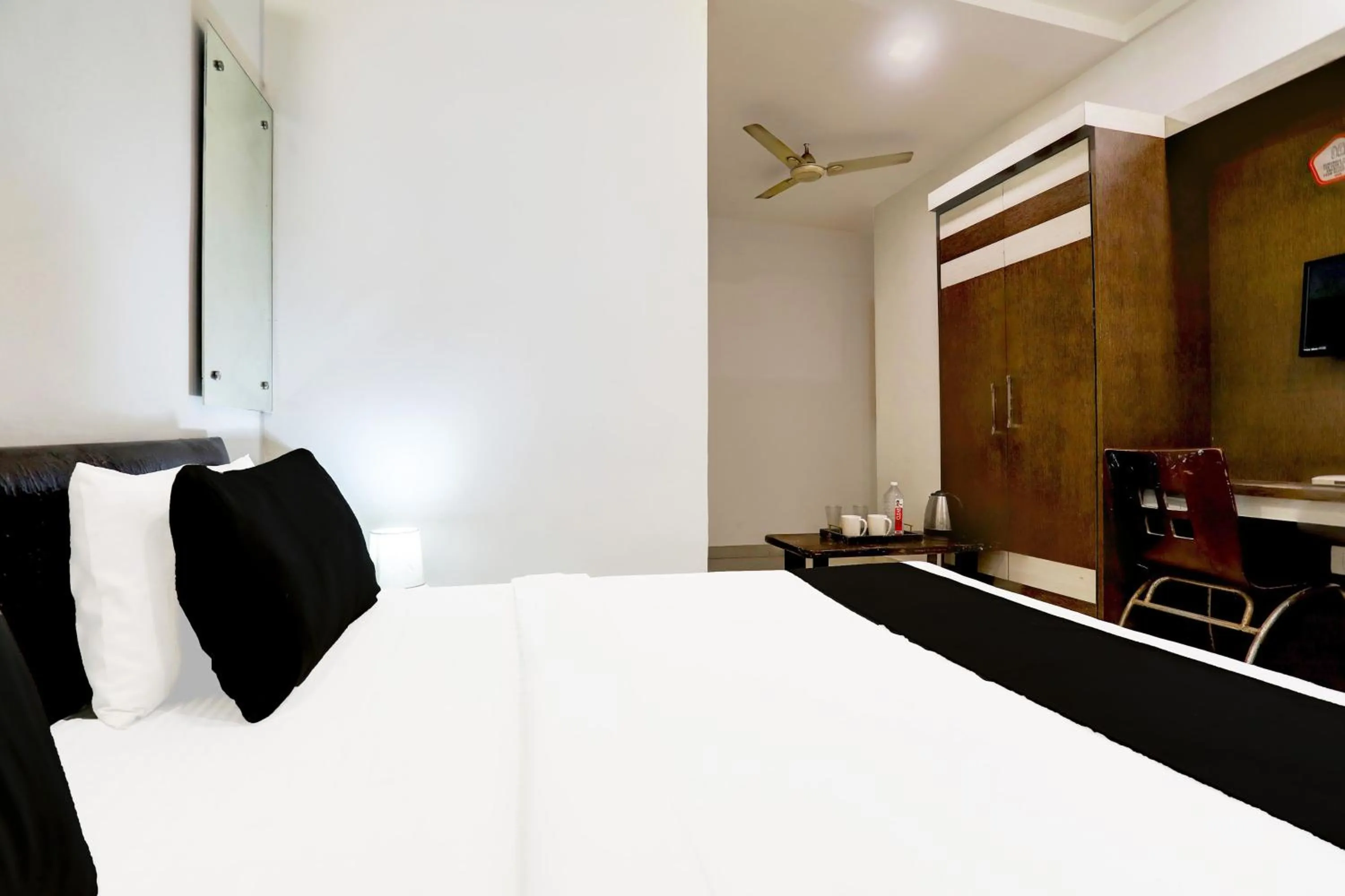 Bedroom, Bed in Hotel O Taj Nagri Near Taj Mahal East Gate Formerly Riviera