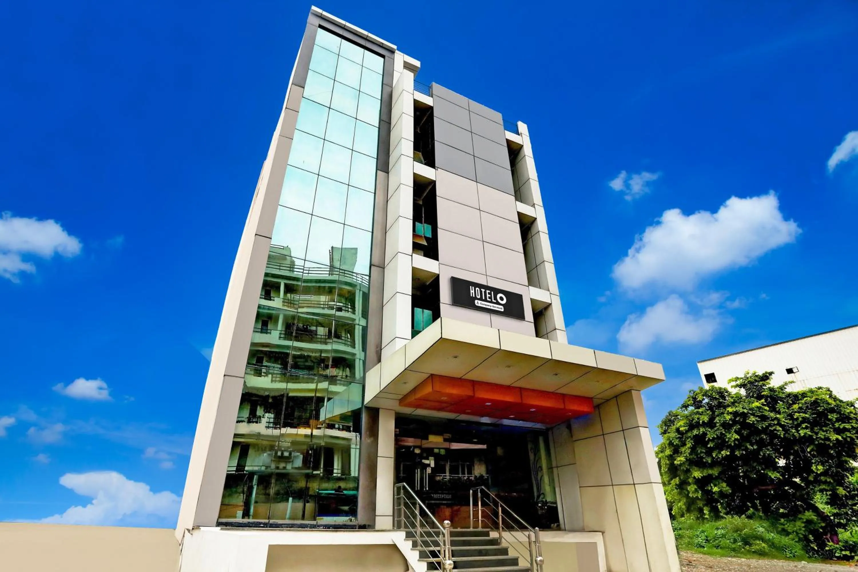 Facade/entrance in Hotel O Taj Nagri Near Taj Mahal East Gate Formerly Riviera