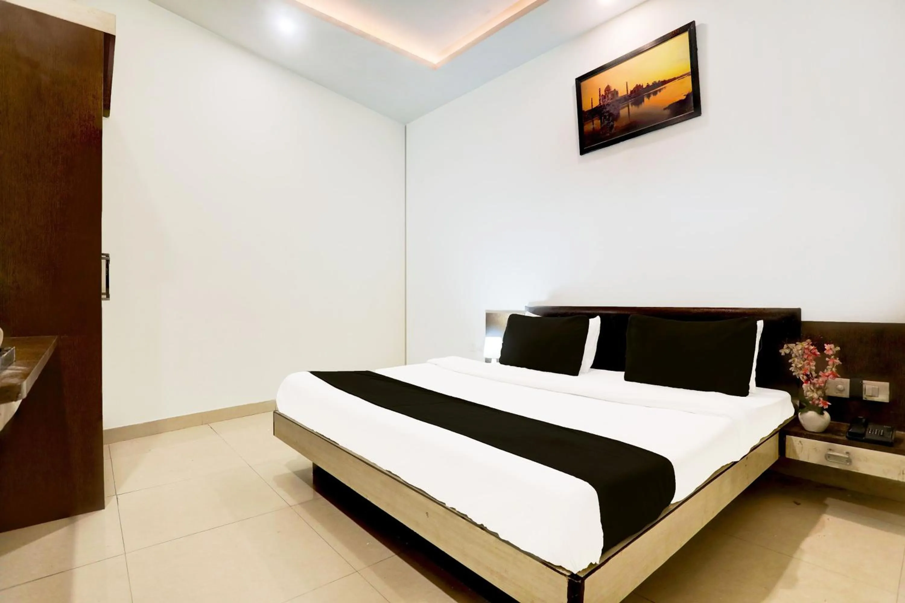 Bedroom, Bed in Hotel O Taj Nagri Near Taj Mahal East Gate Formerly Riviera