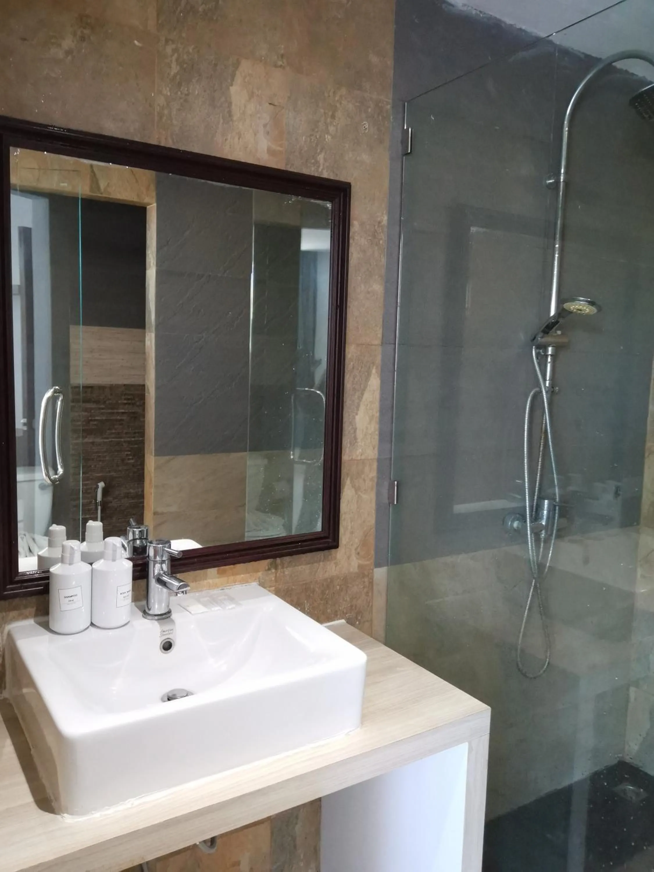 Shower in Lanta Sport Resort