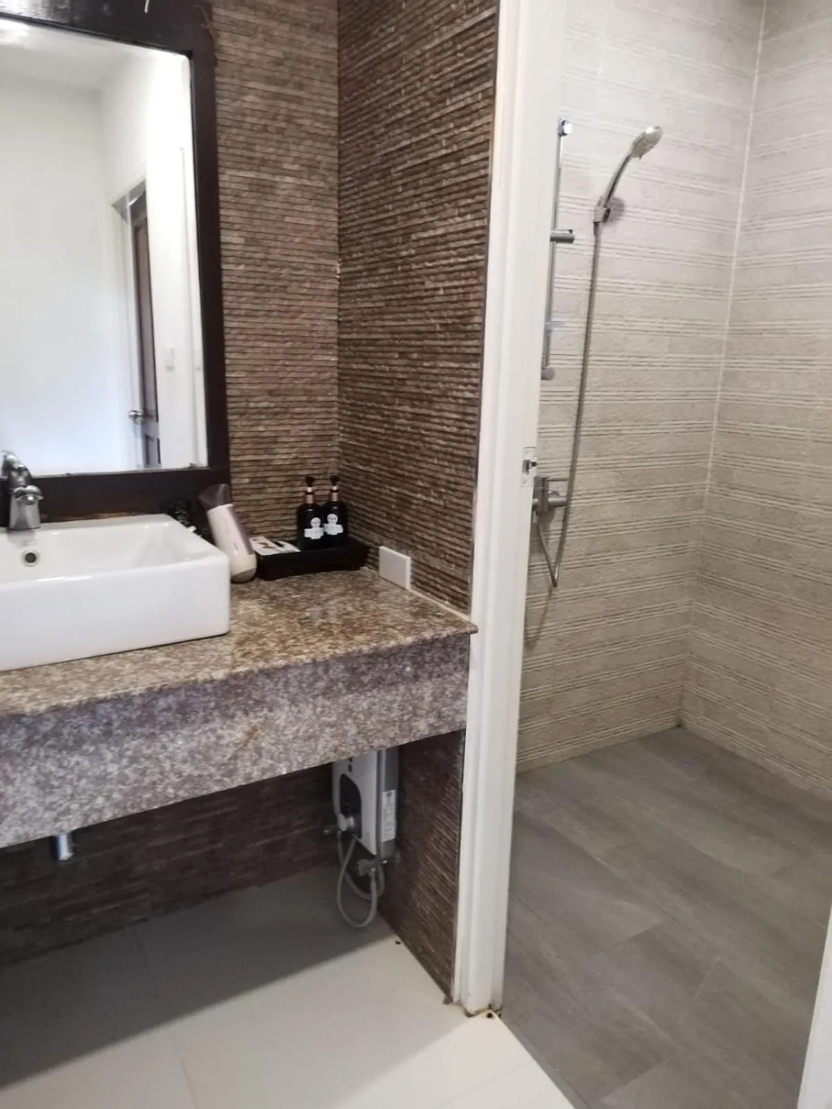 Shower in Lanta Sport Resort