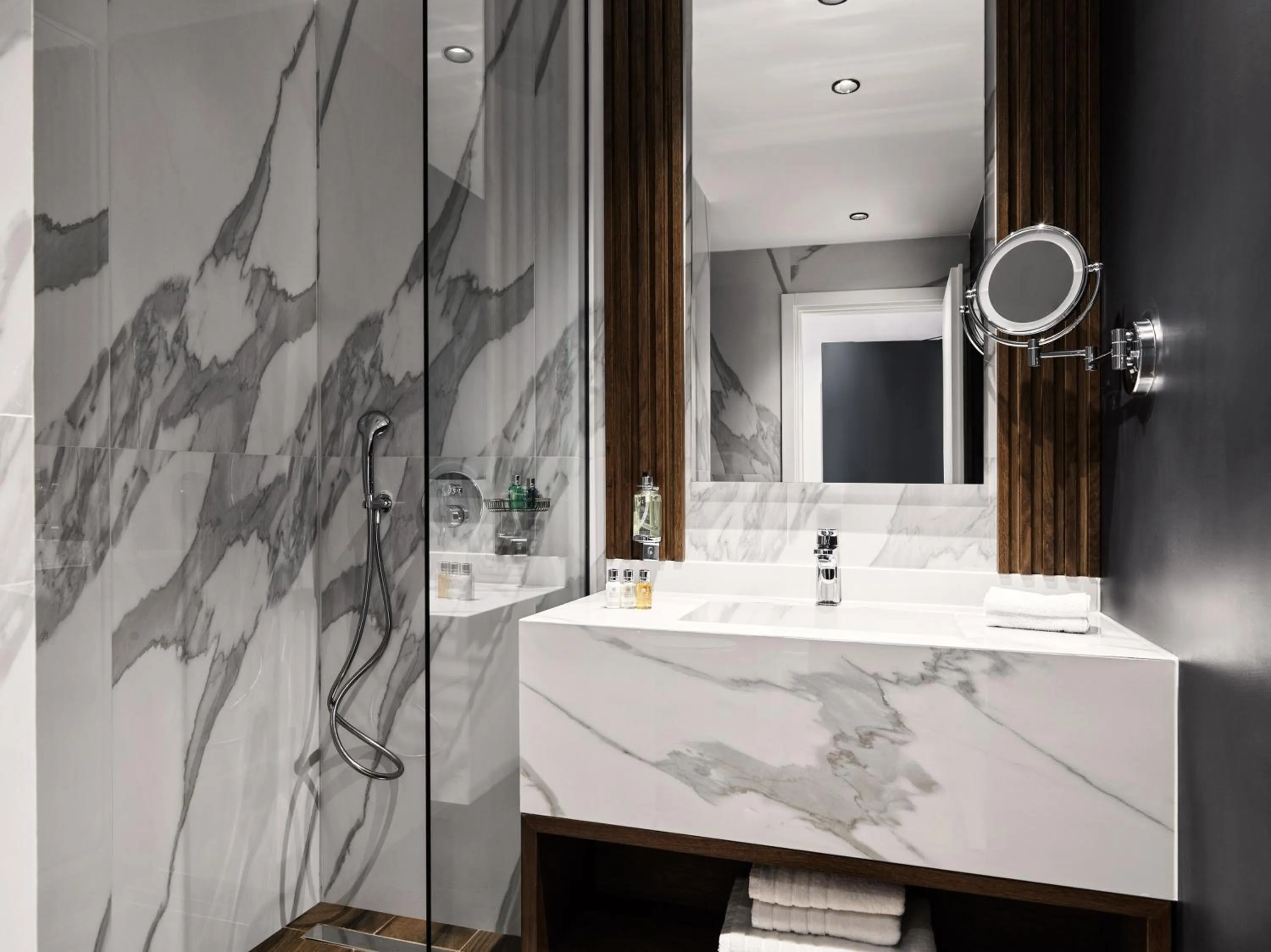 Bathroom in Vanoro Hotel