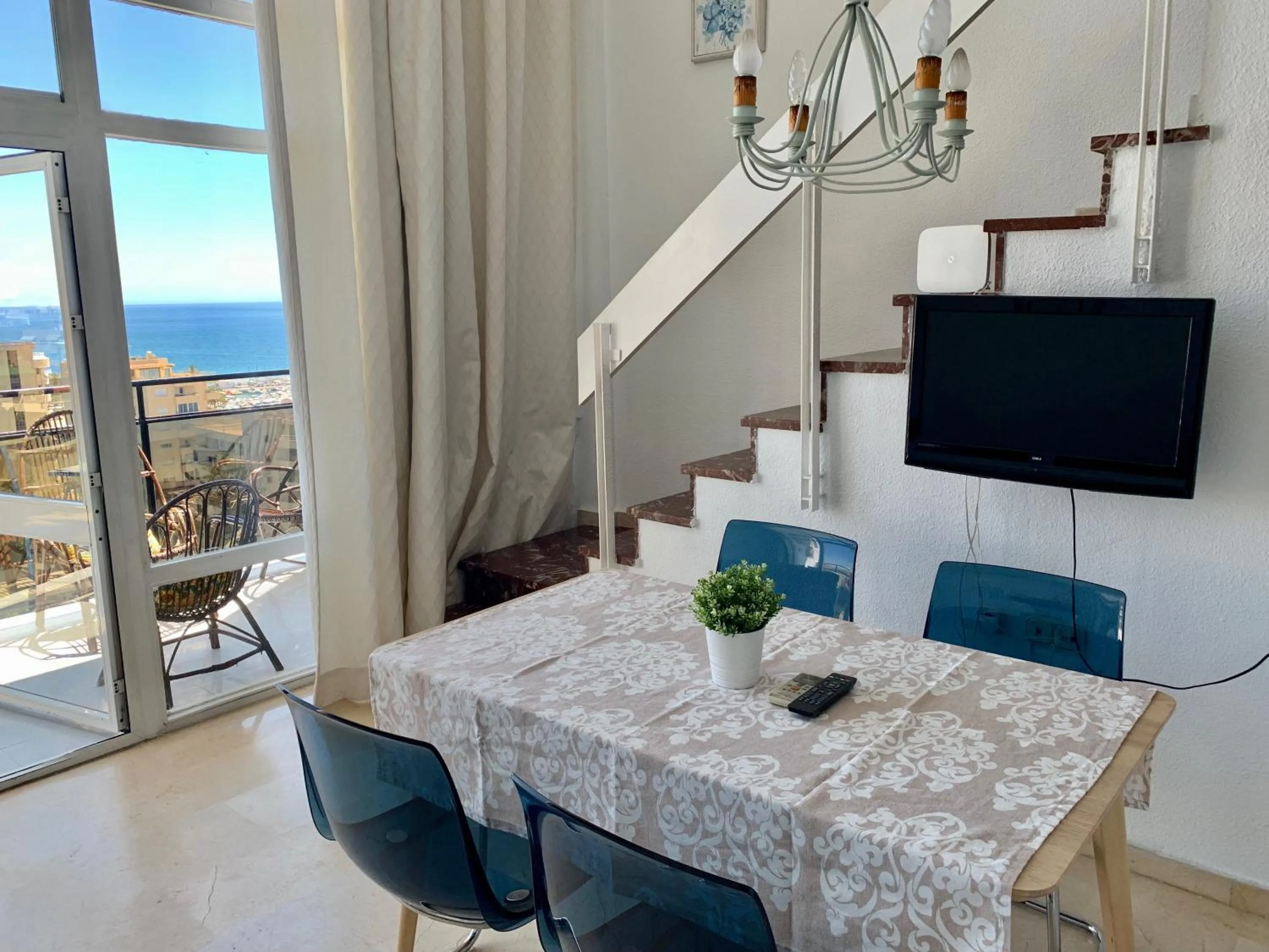 Dining area in Skol Apartments Marbella
