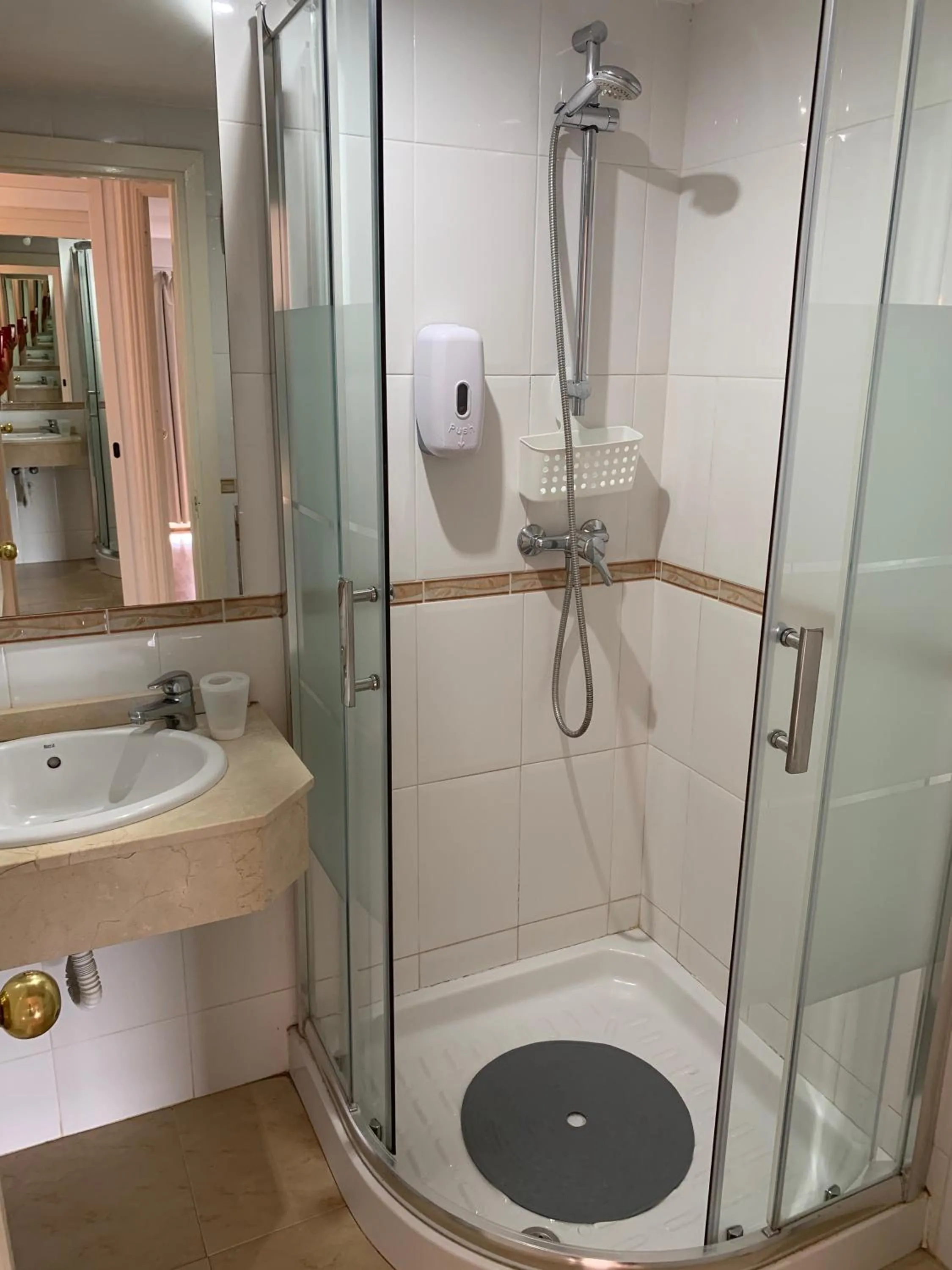 Shower in Skol Apartments Marbella