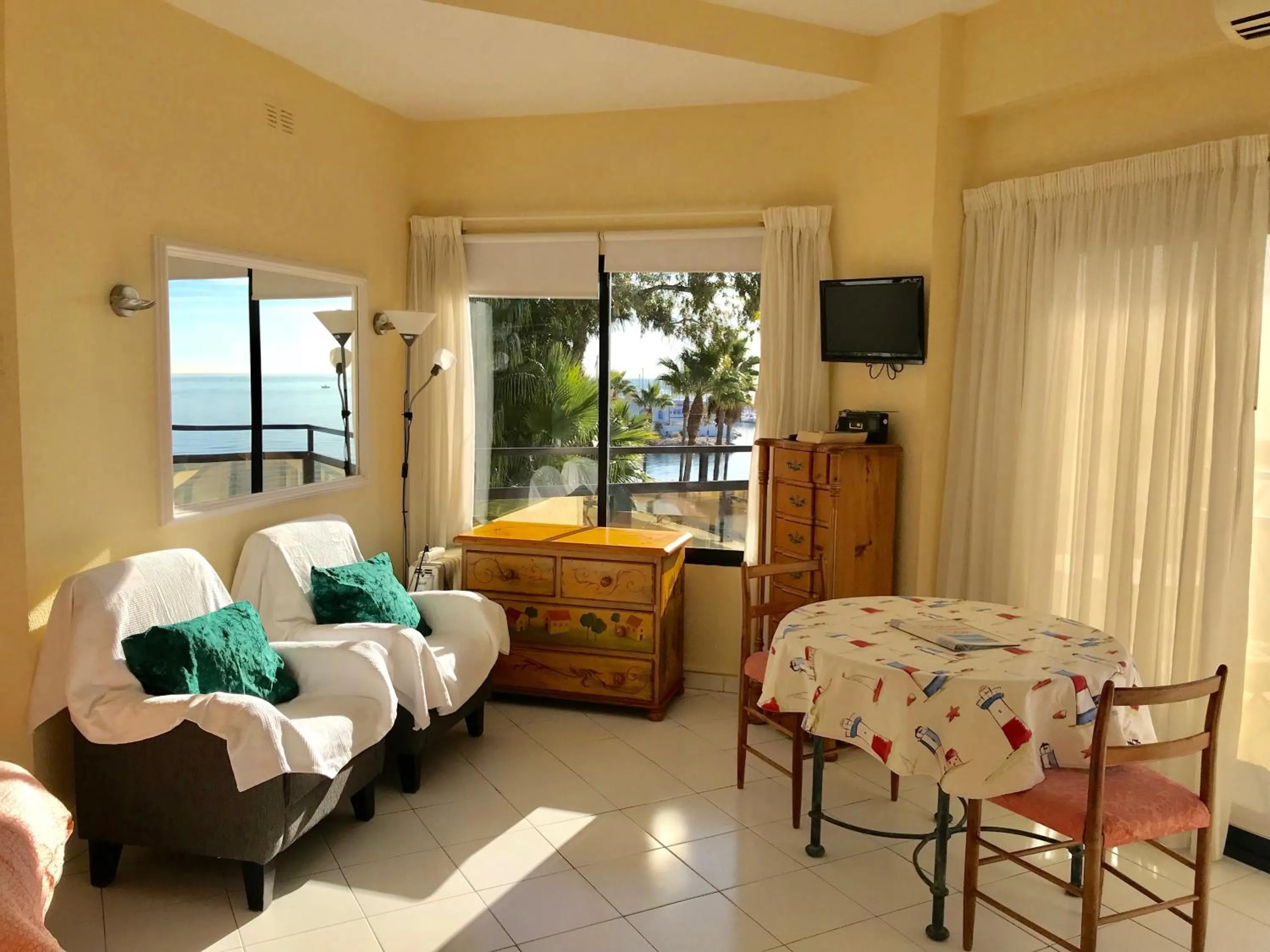 Living room, Bed in Skol Apartments Marbella