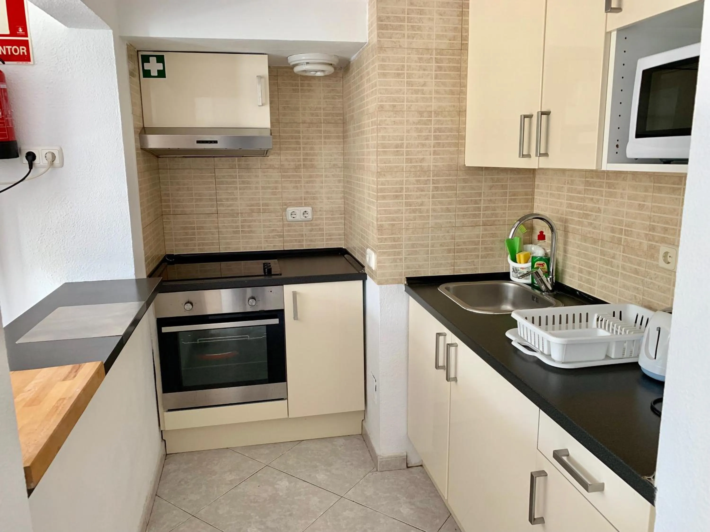 Kitchen or kitchenette in Skol Apartments Marbella